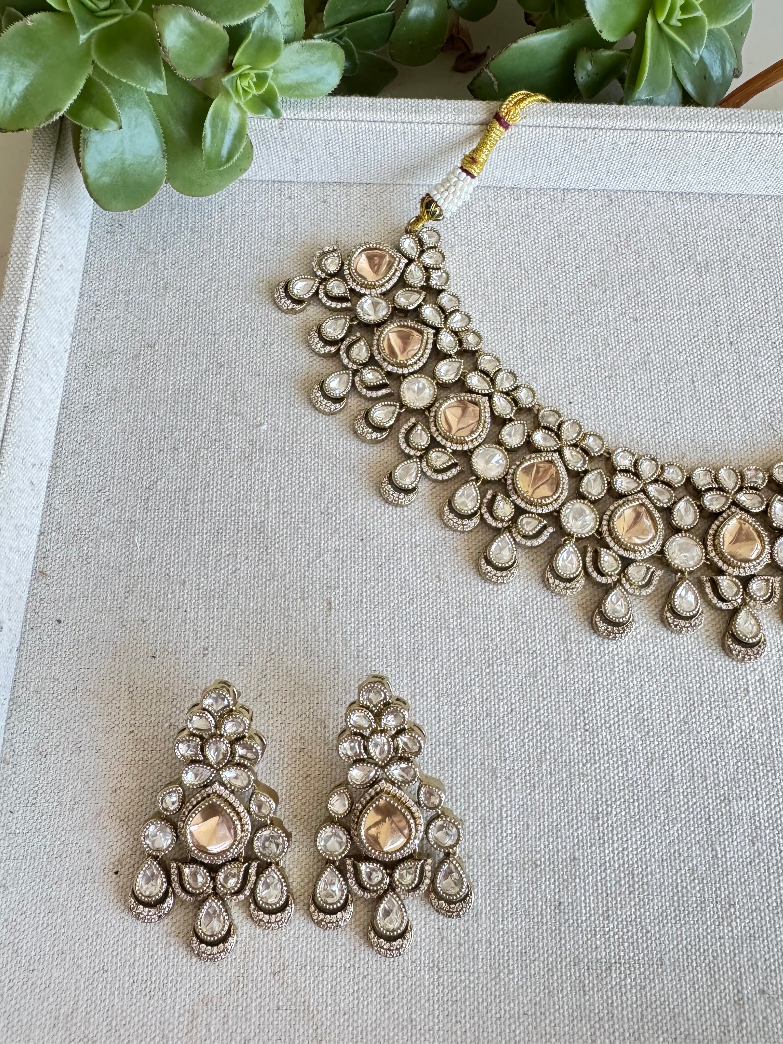 Naima bib set