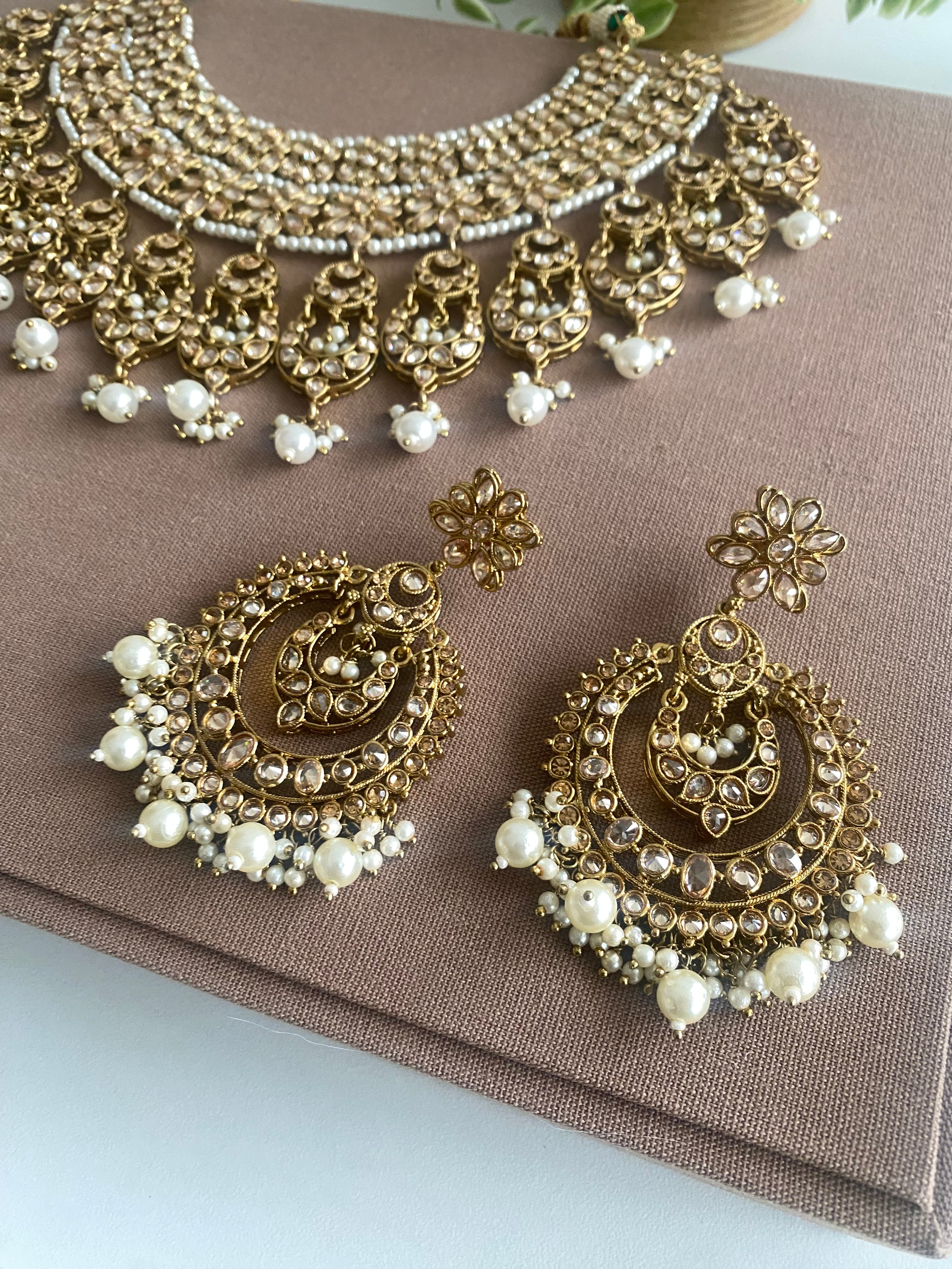 Raha necklace set
