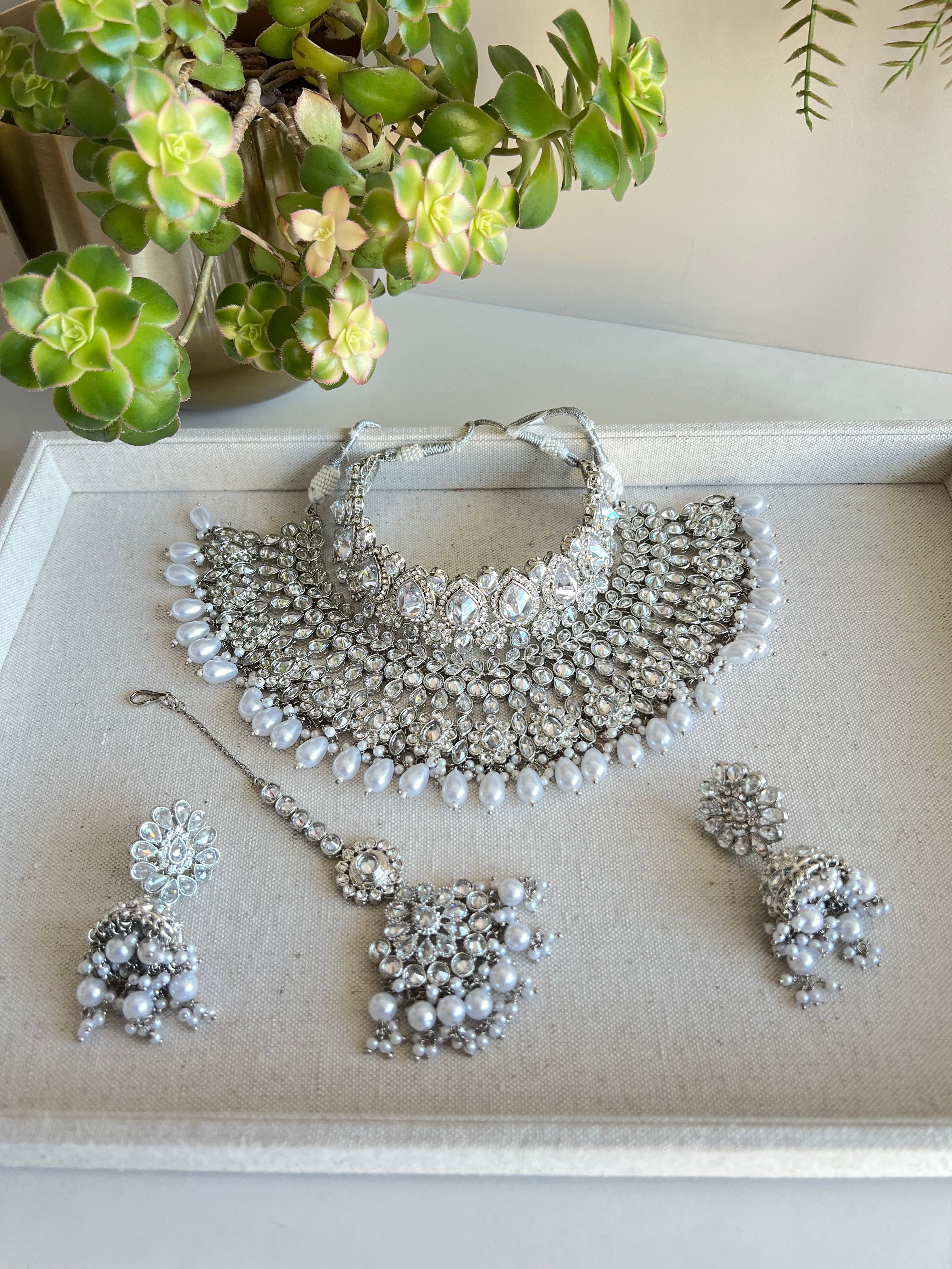 The Lily Necklace Set