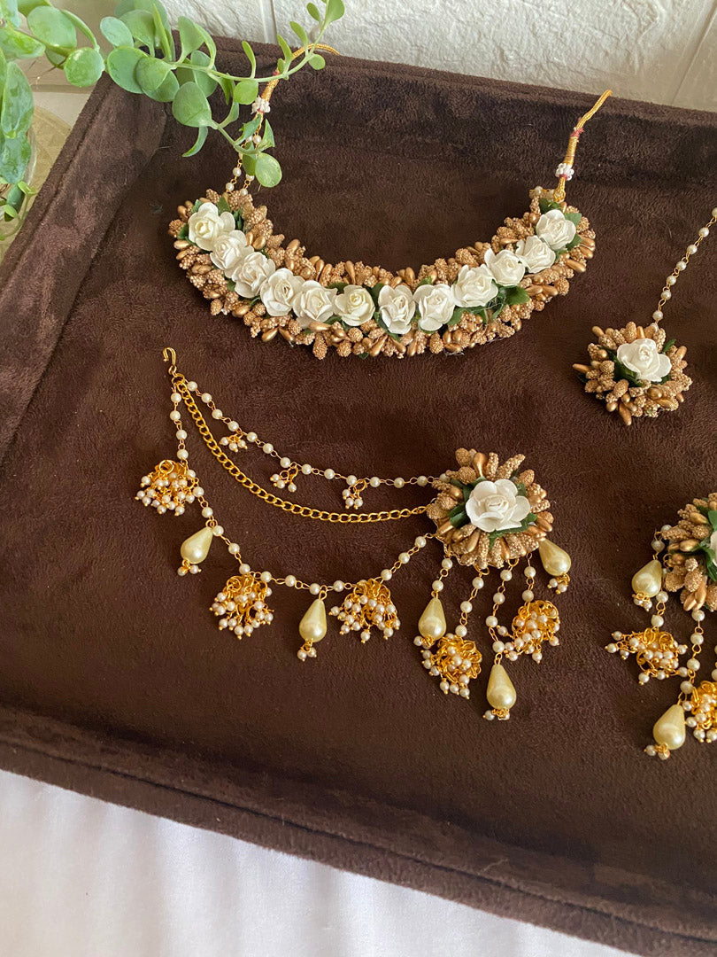 Jasleen Floral Choker Set