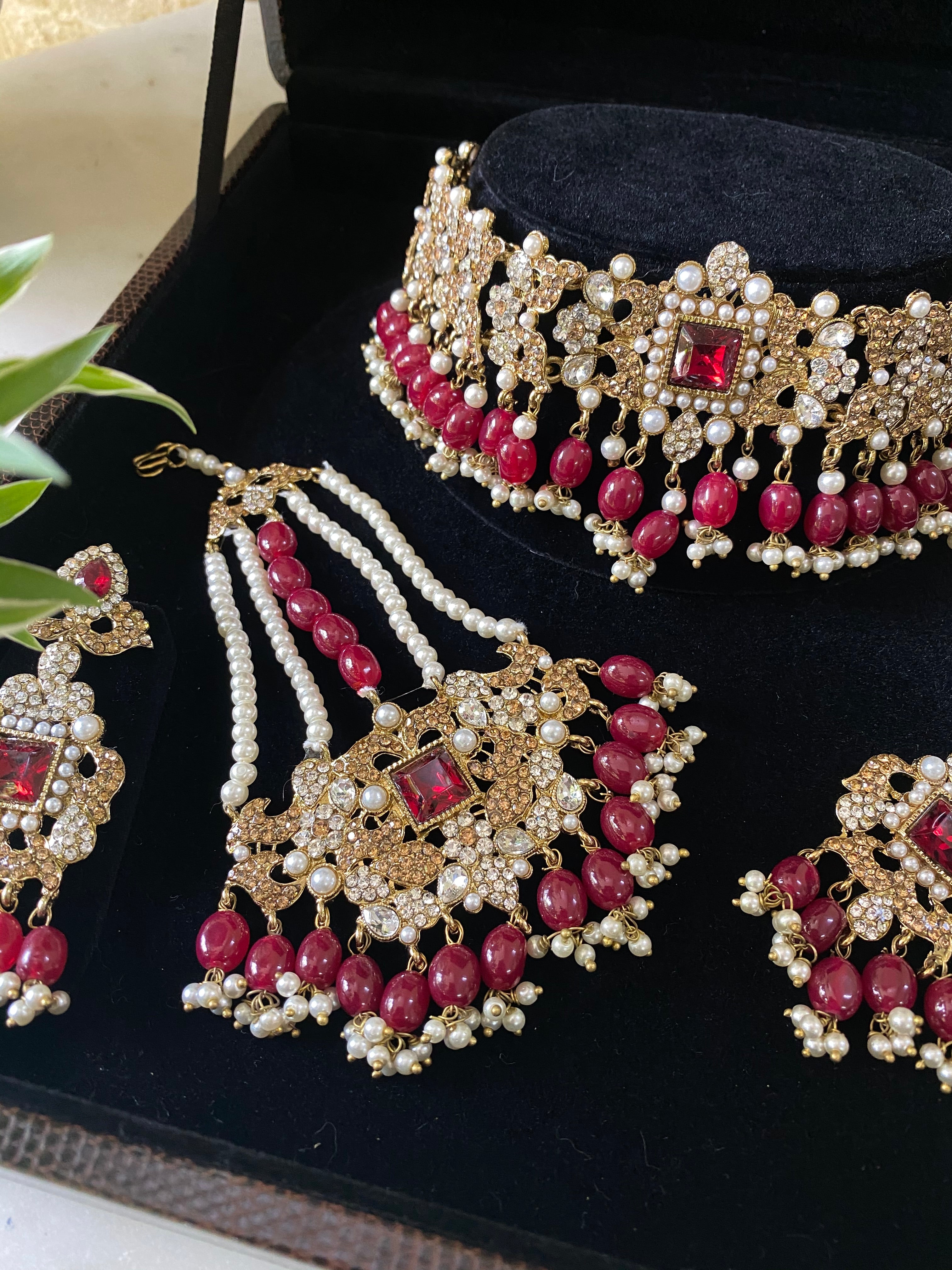 Harleen Choker Set
