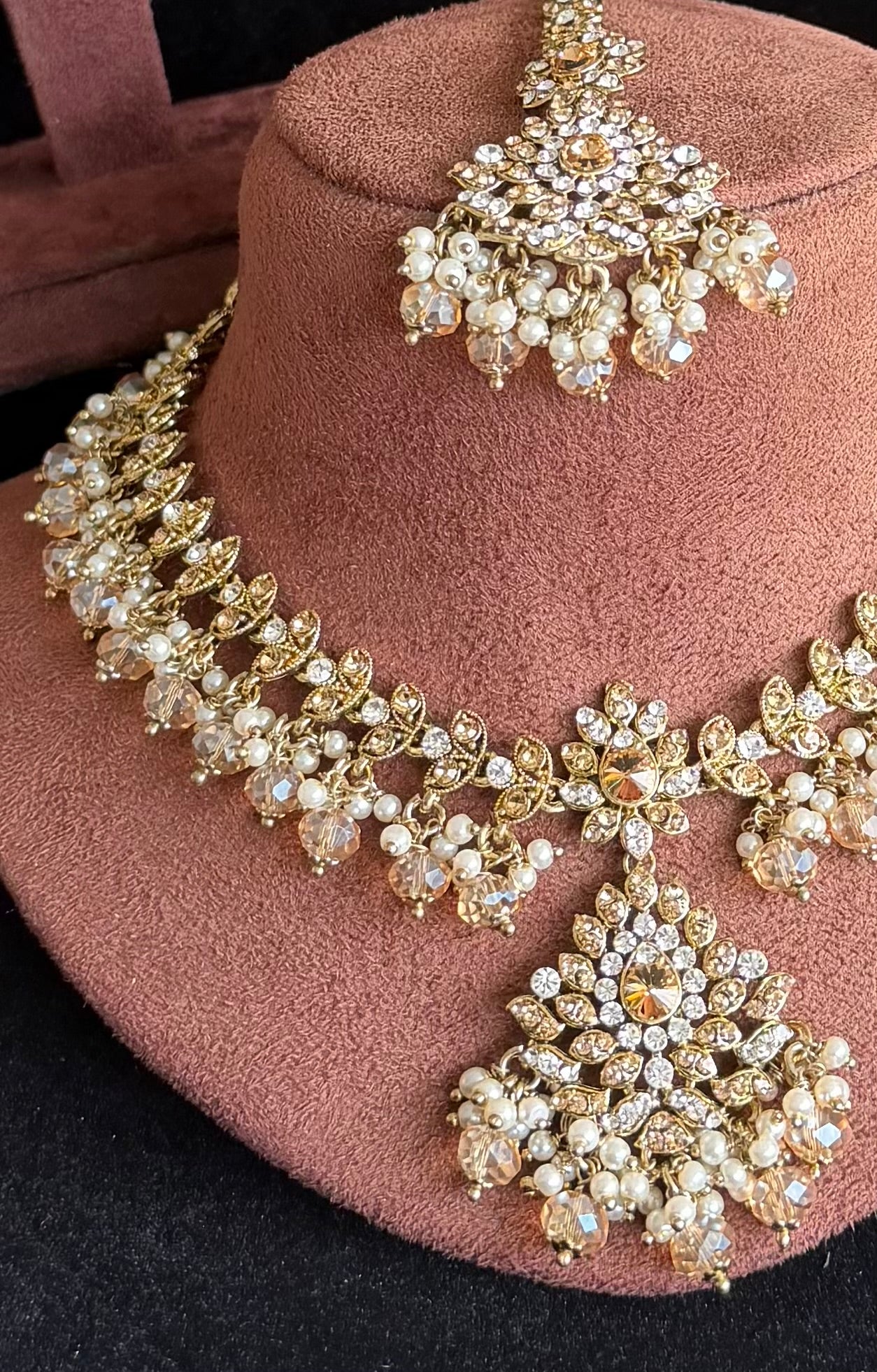 Kushia bib necklace set