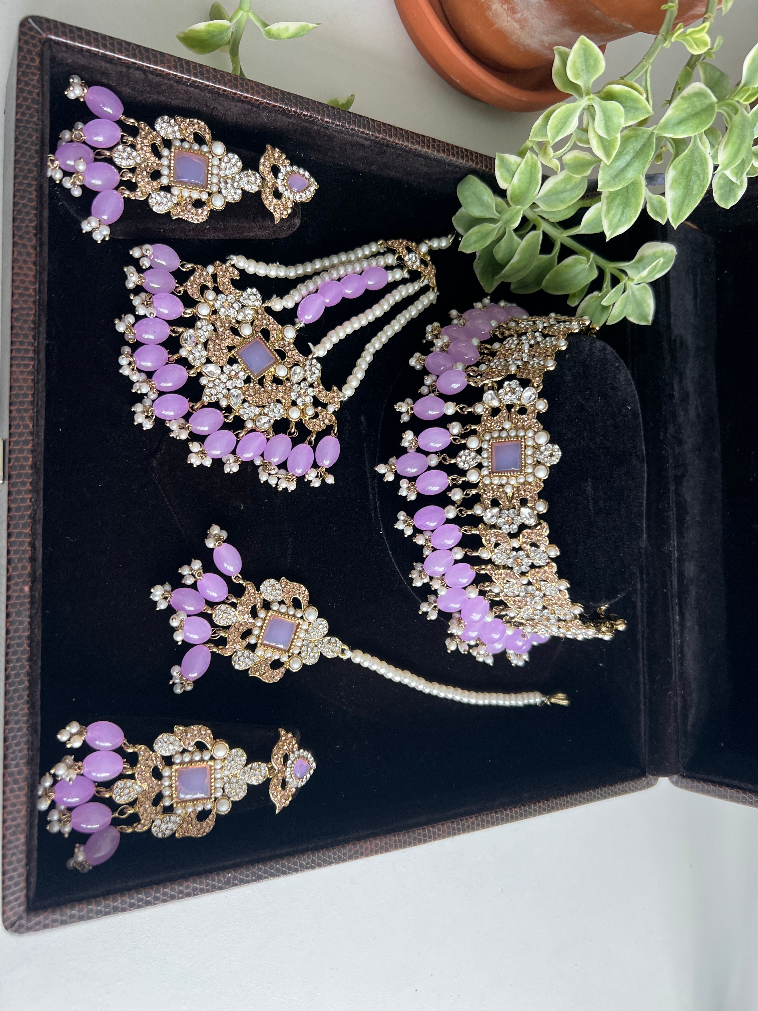 Harleen Choker Set