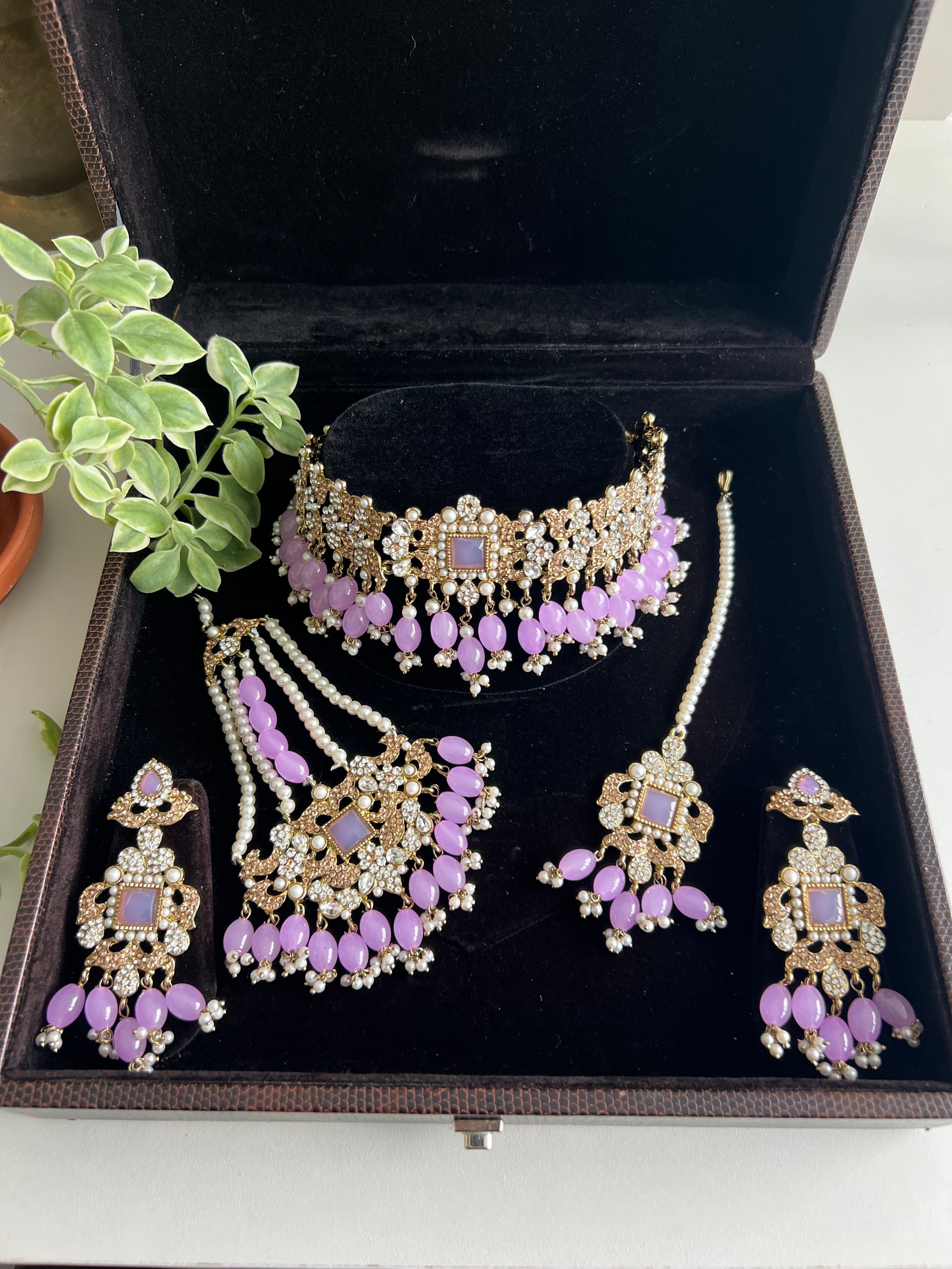 Harleen Choker Set