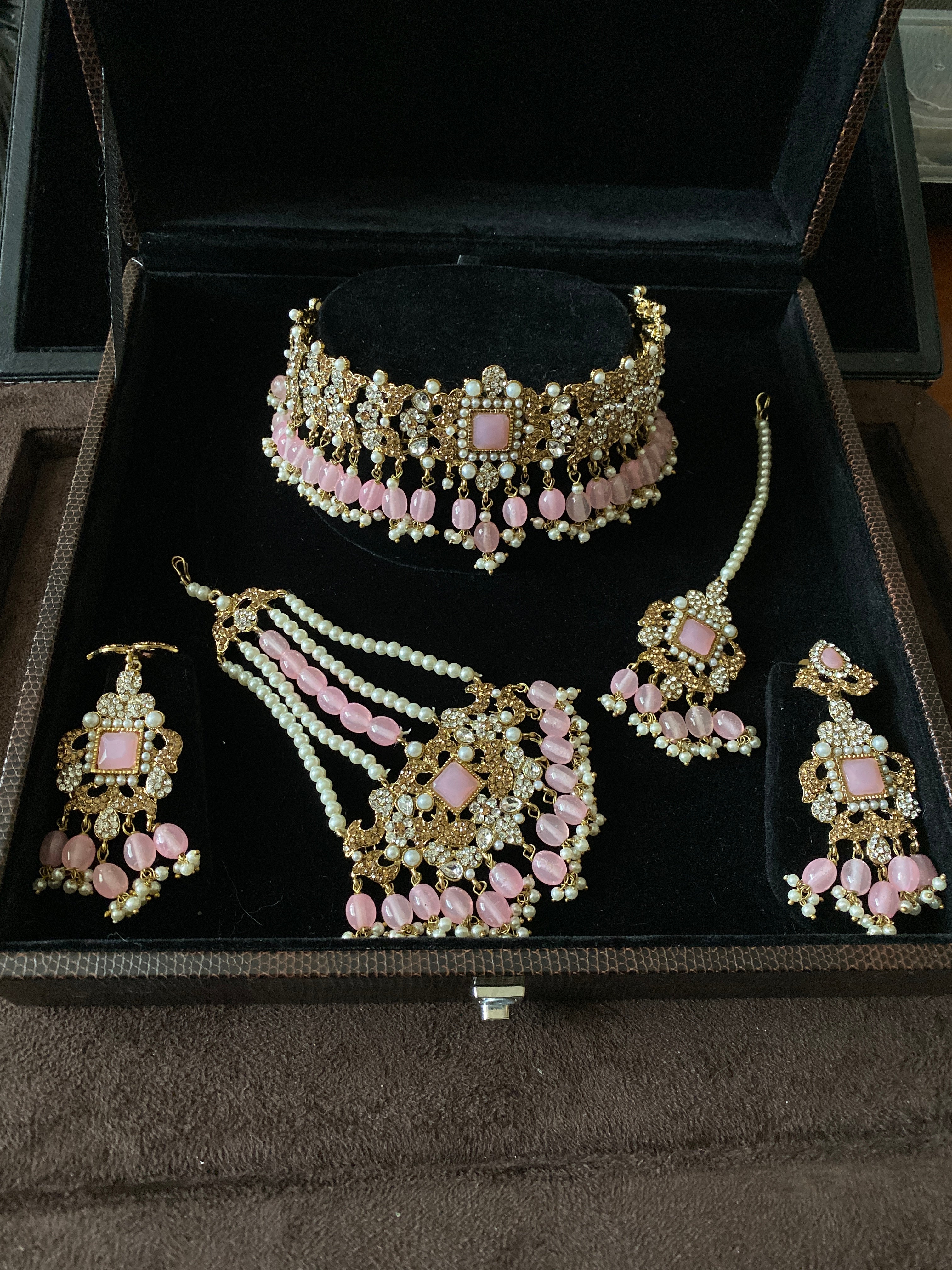 Harleen Choker Set