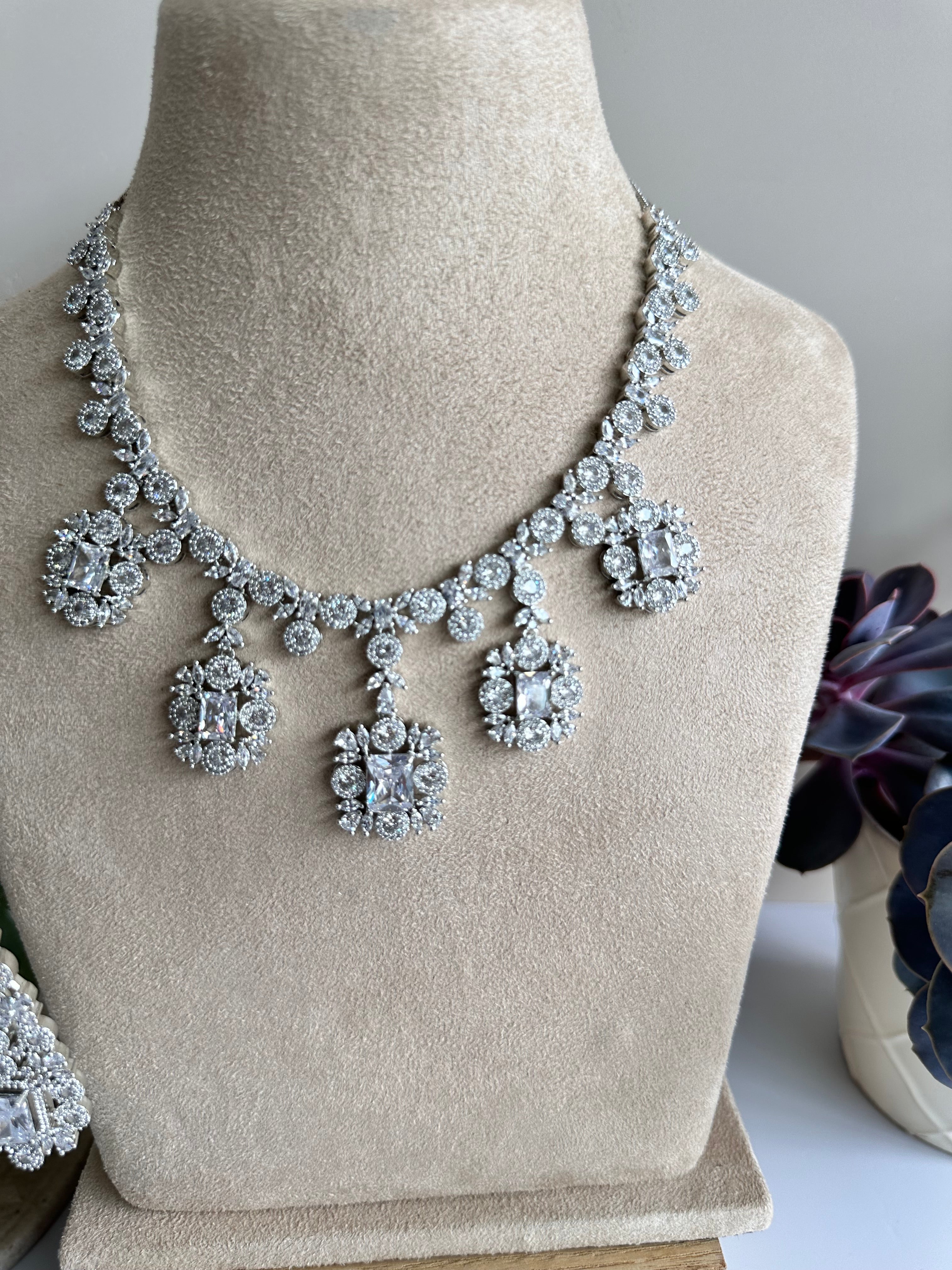 Alam Necklace Set