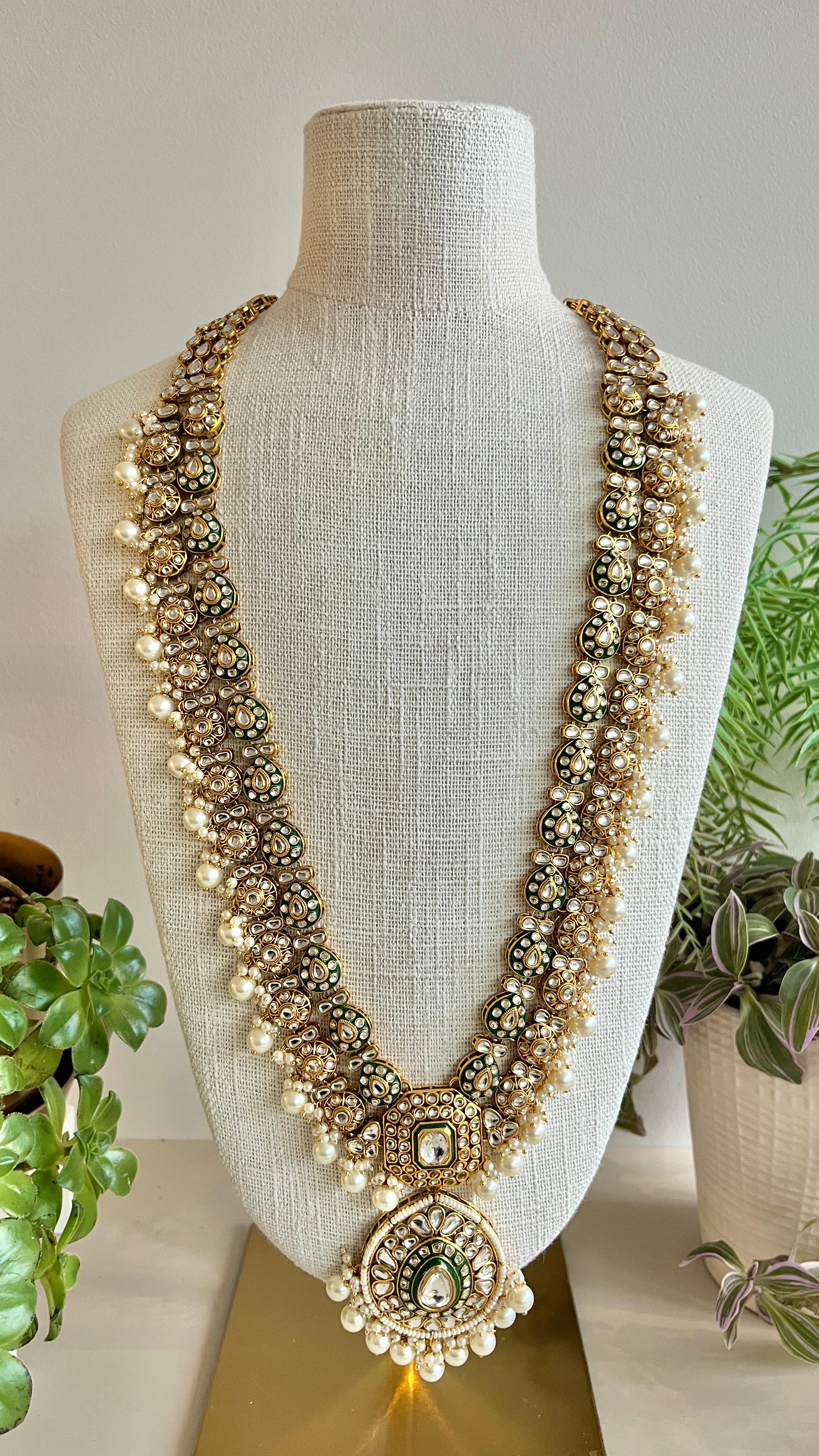 Jivika kundan necklace set