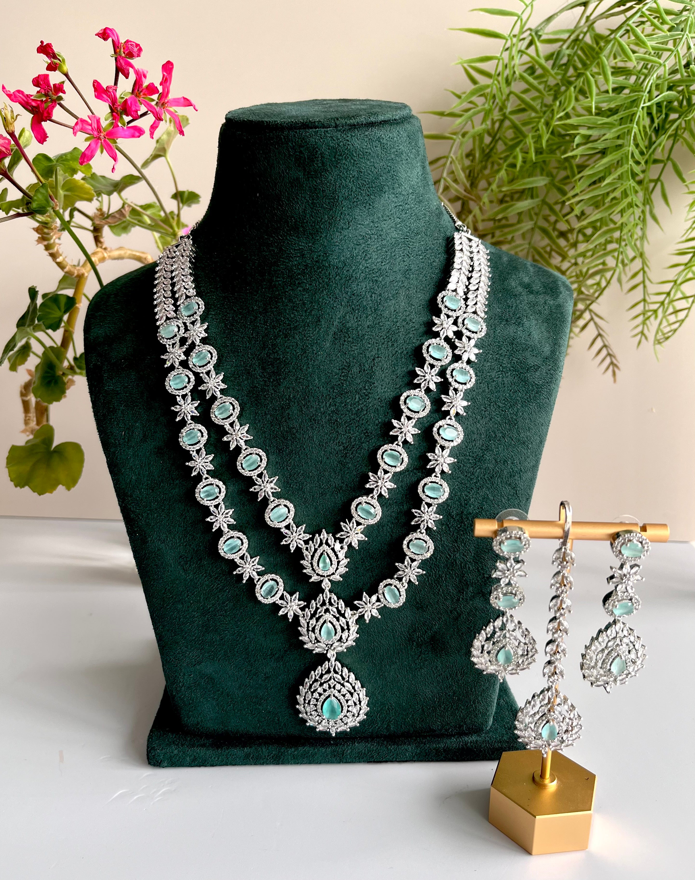 Aradhana Necklace Set