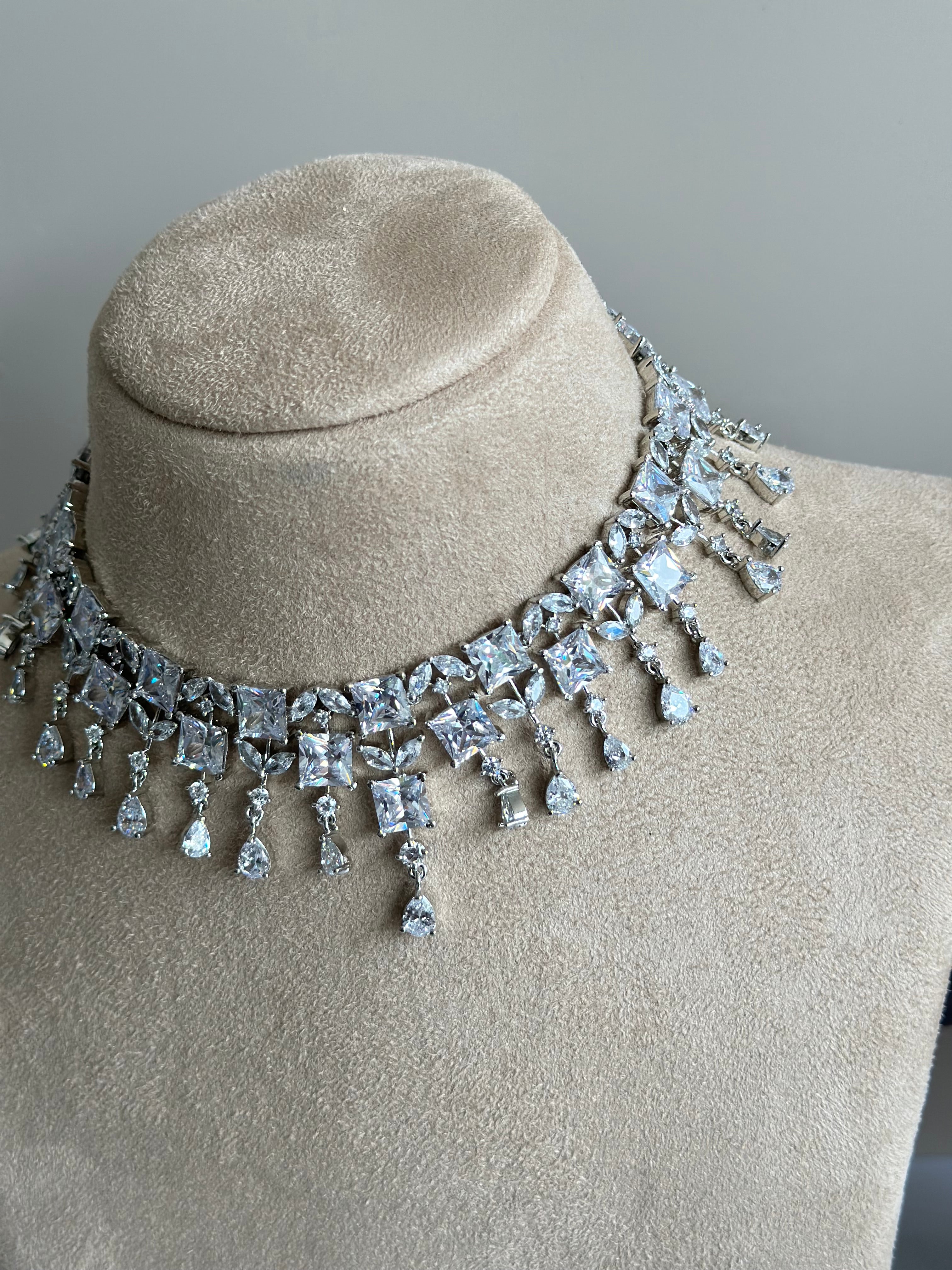 Kaushal Necklace Set