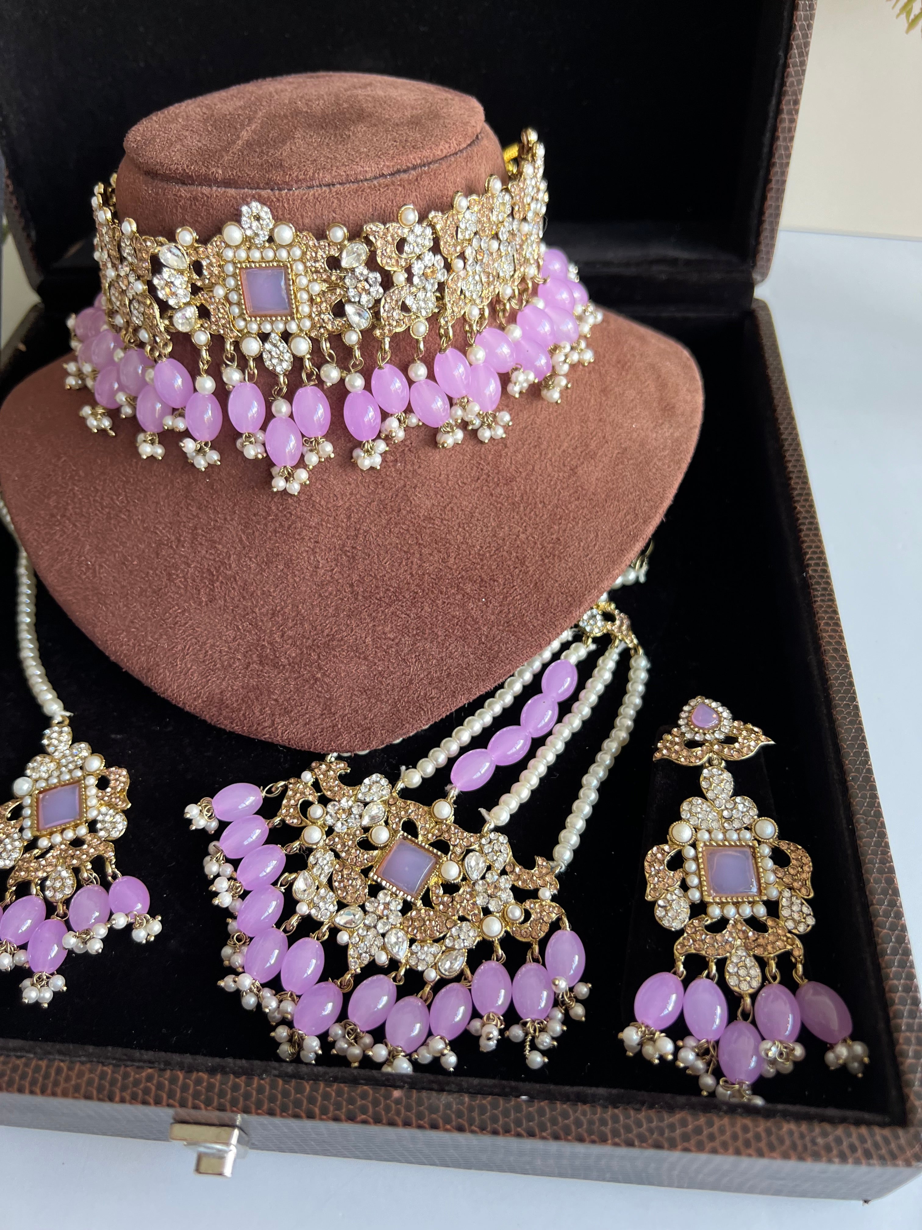 Harleen Choker Set