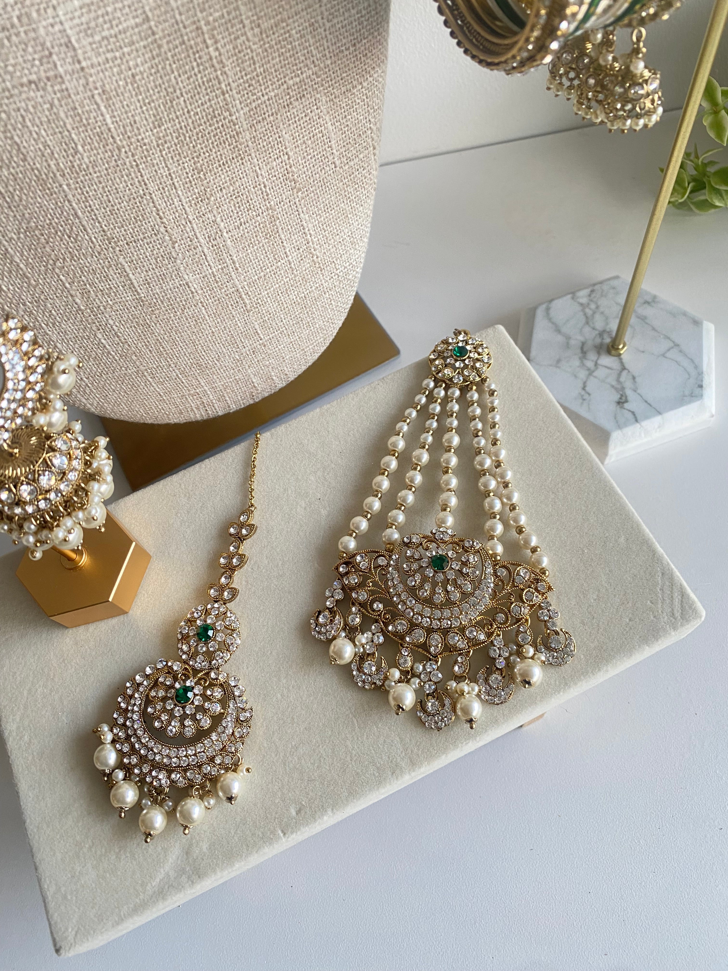 The Zenia necklace set