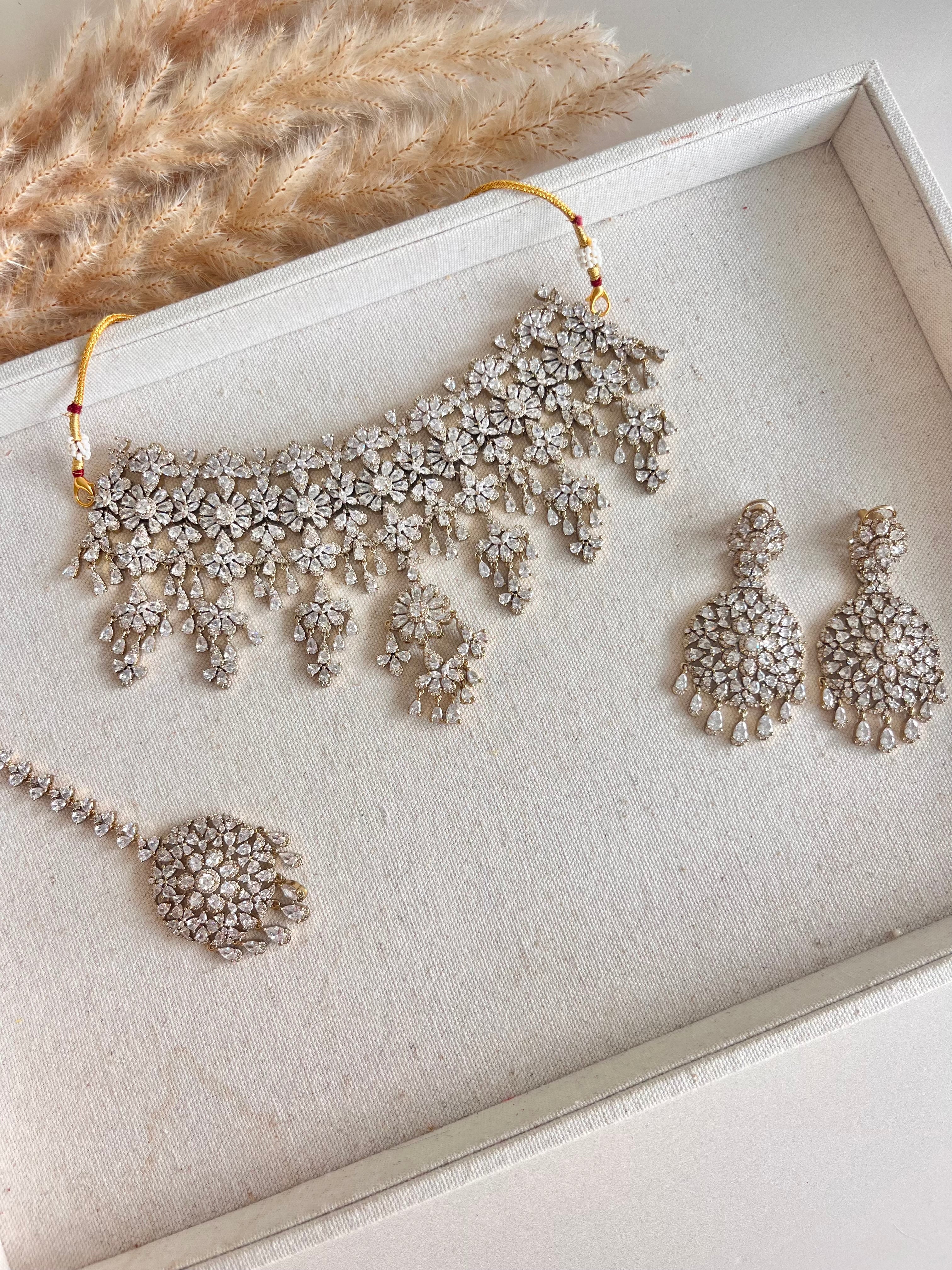 Yuti Necklace Set