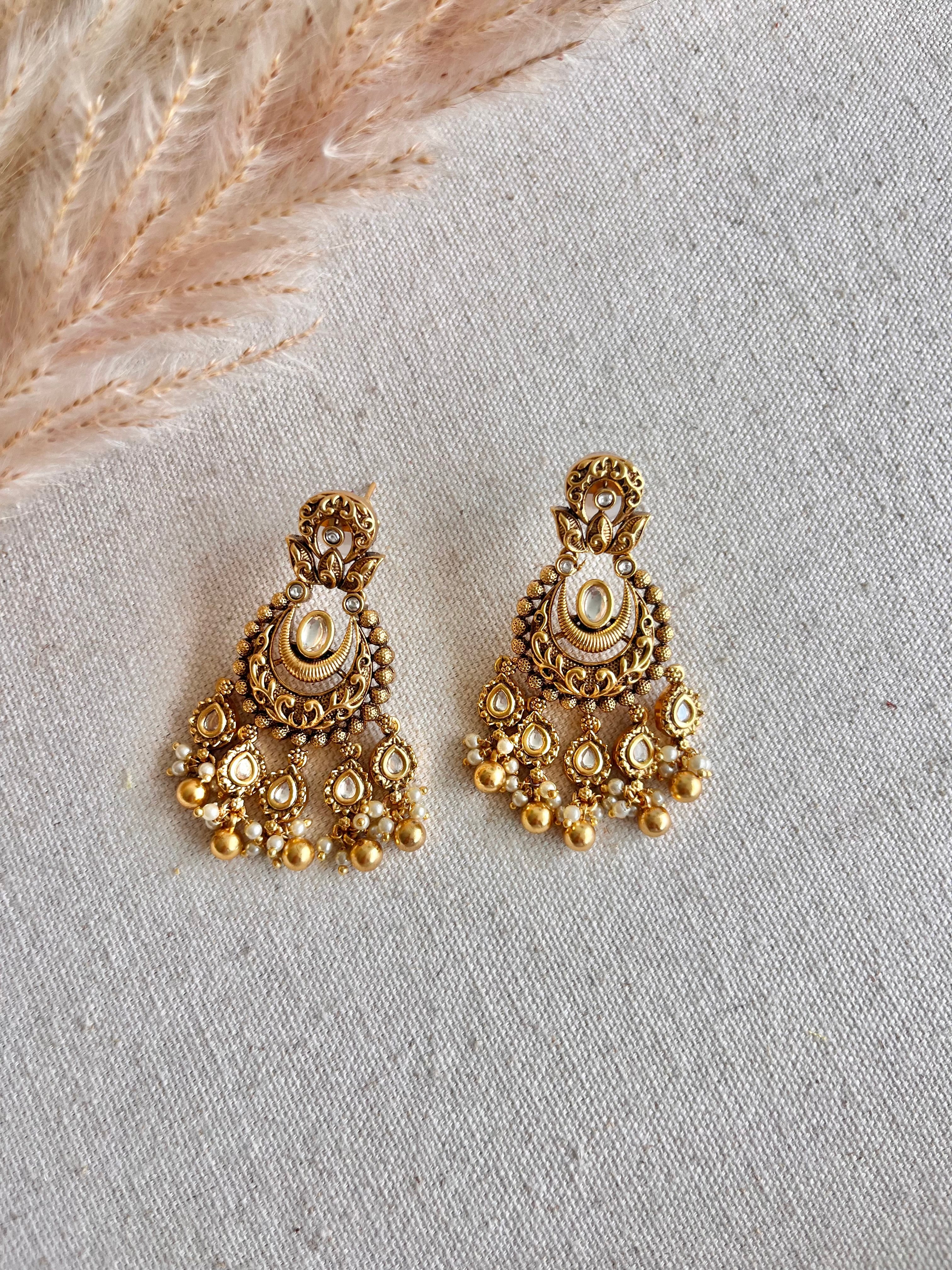Ojasvi Necklace Set