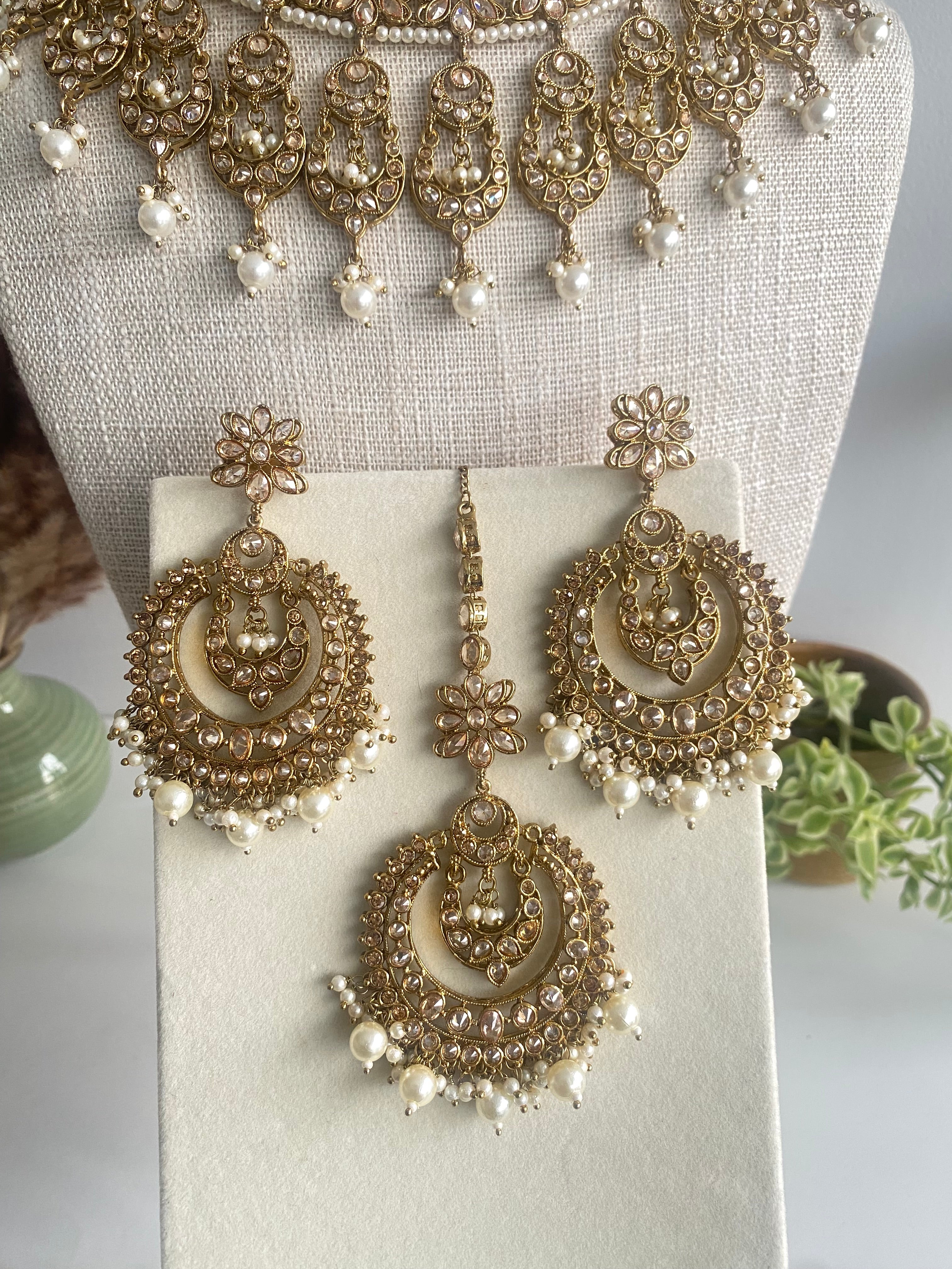 Raha necklace set