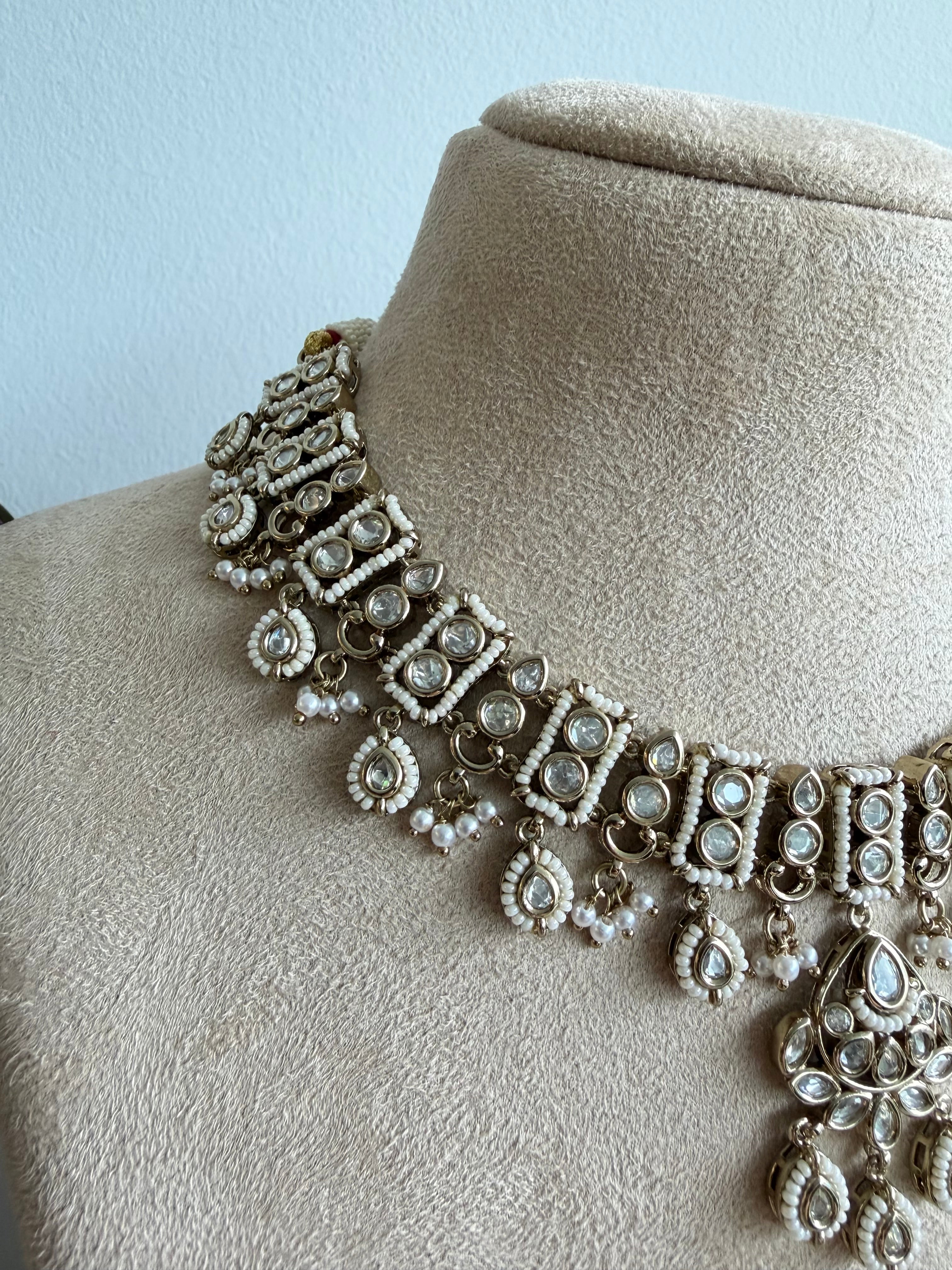 Anani bib set