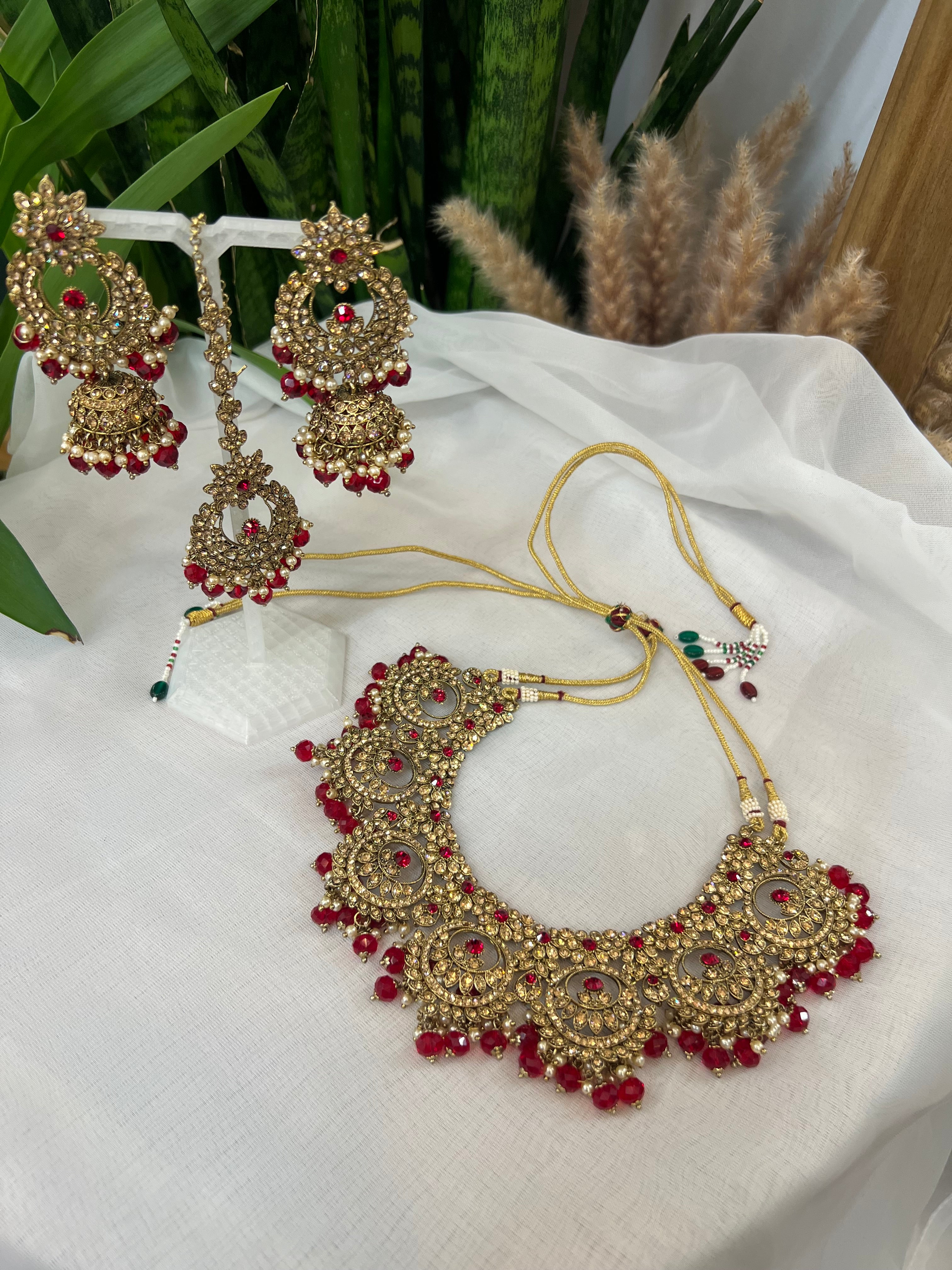 Abhira necklace set