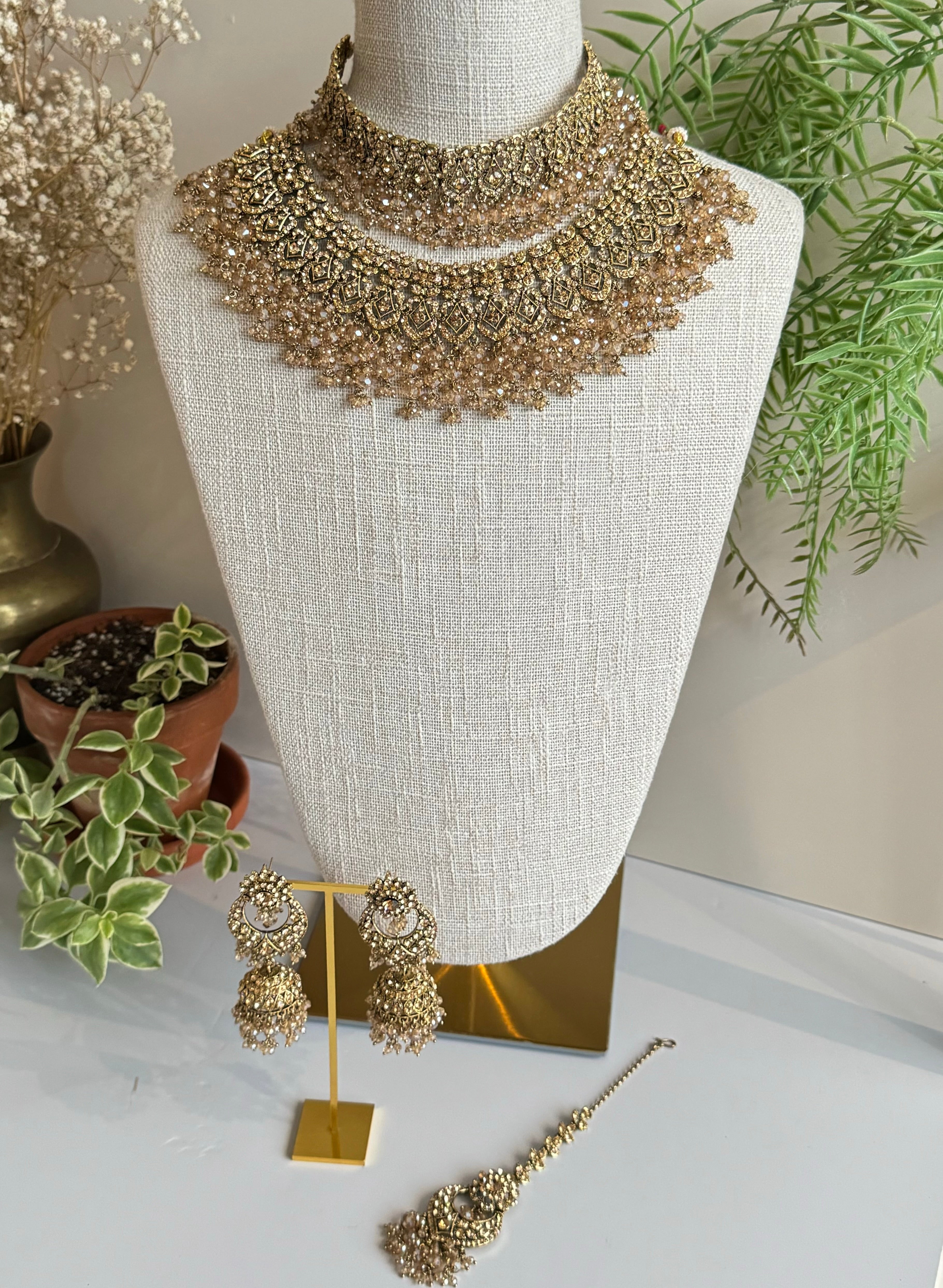 The Fari necklace set