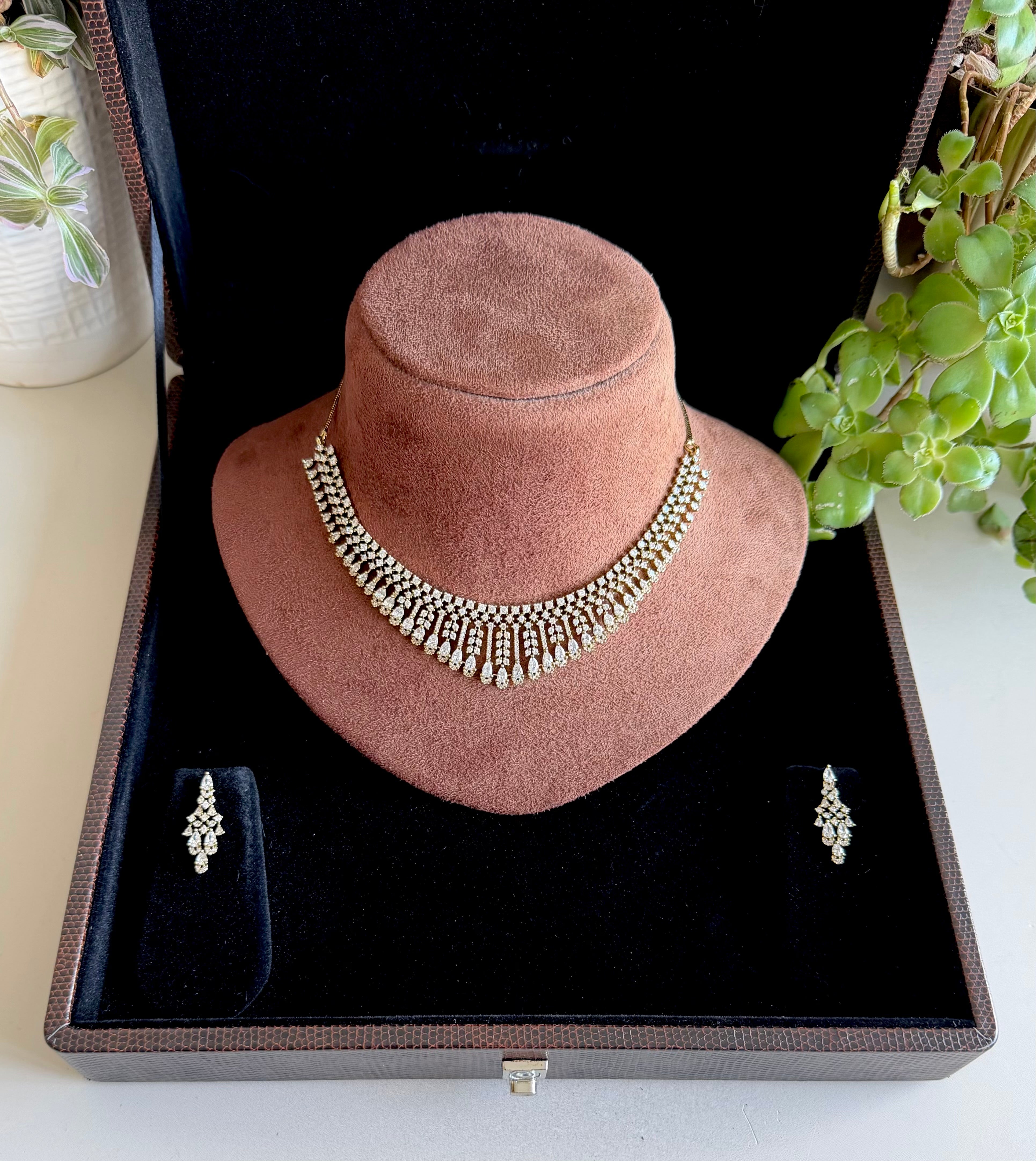 Chithi Bib Necklace Set