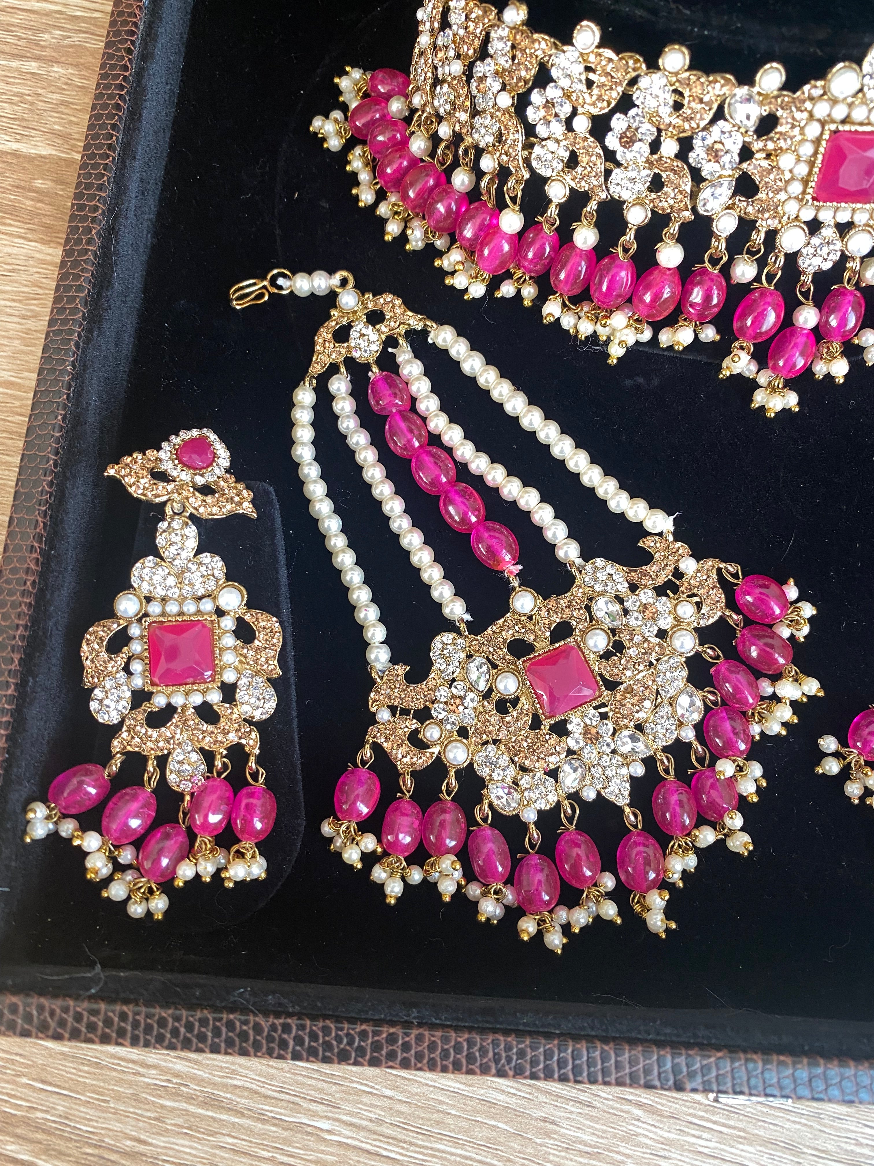 Harleen Choker Set