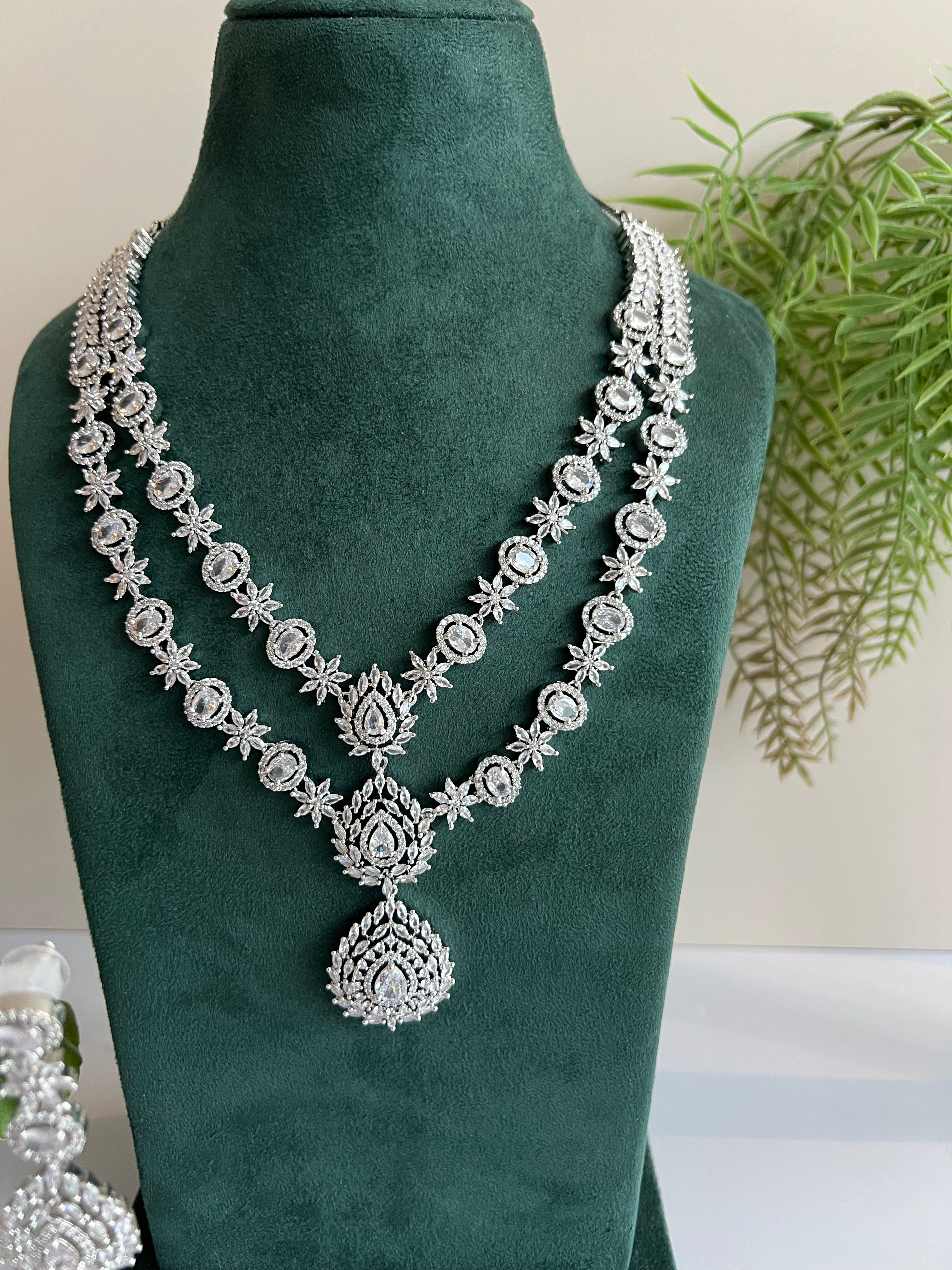 Aradhana Necklace Set