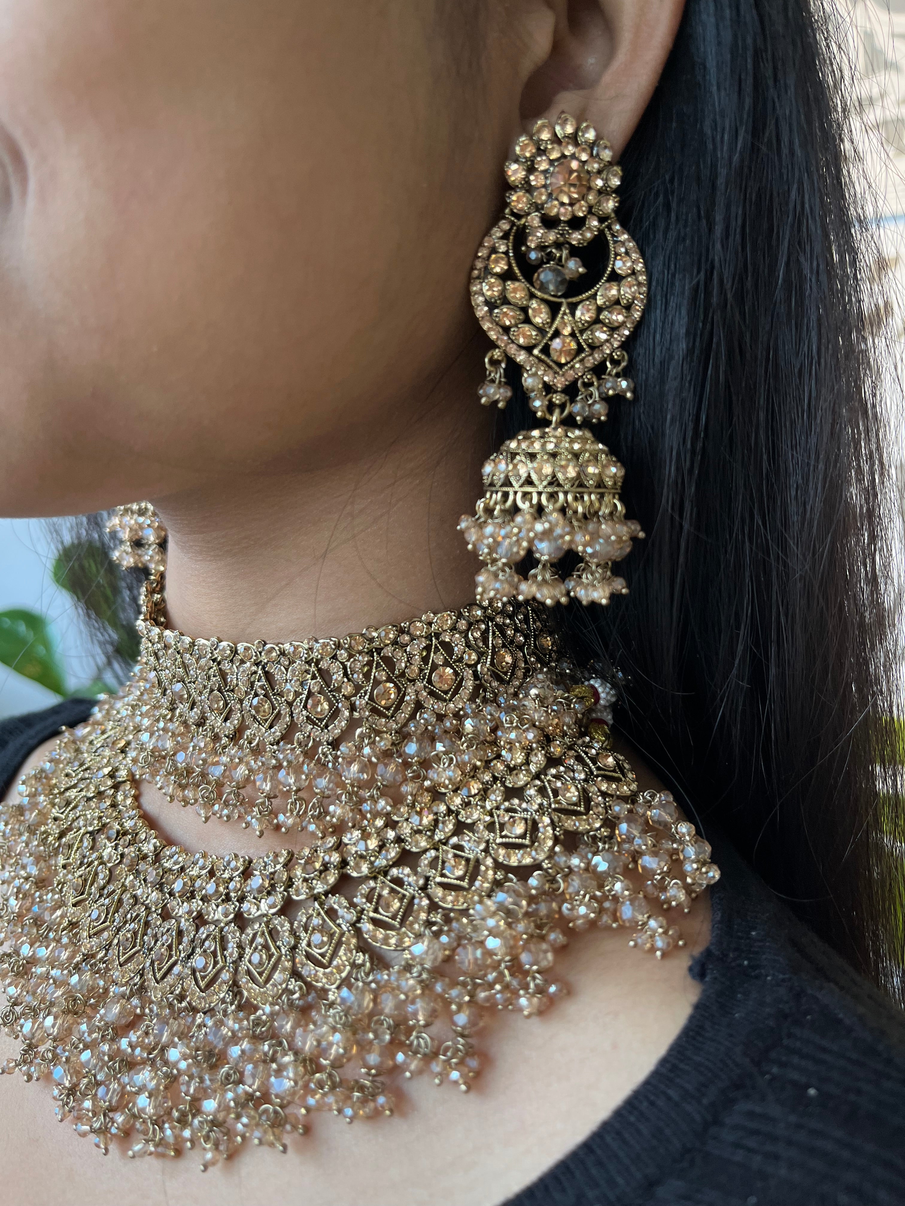 The Fari necklace set