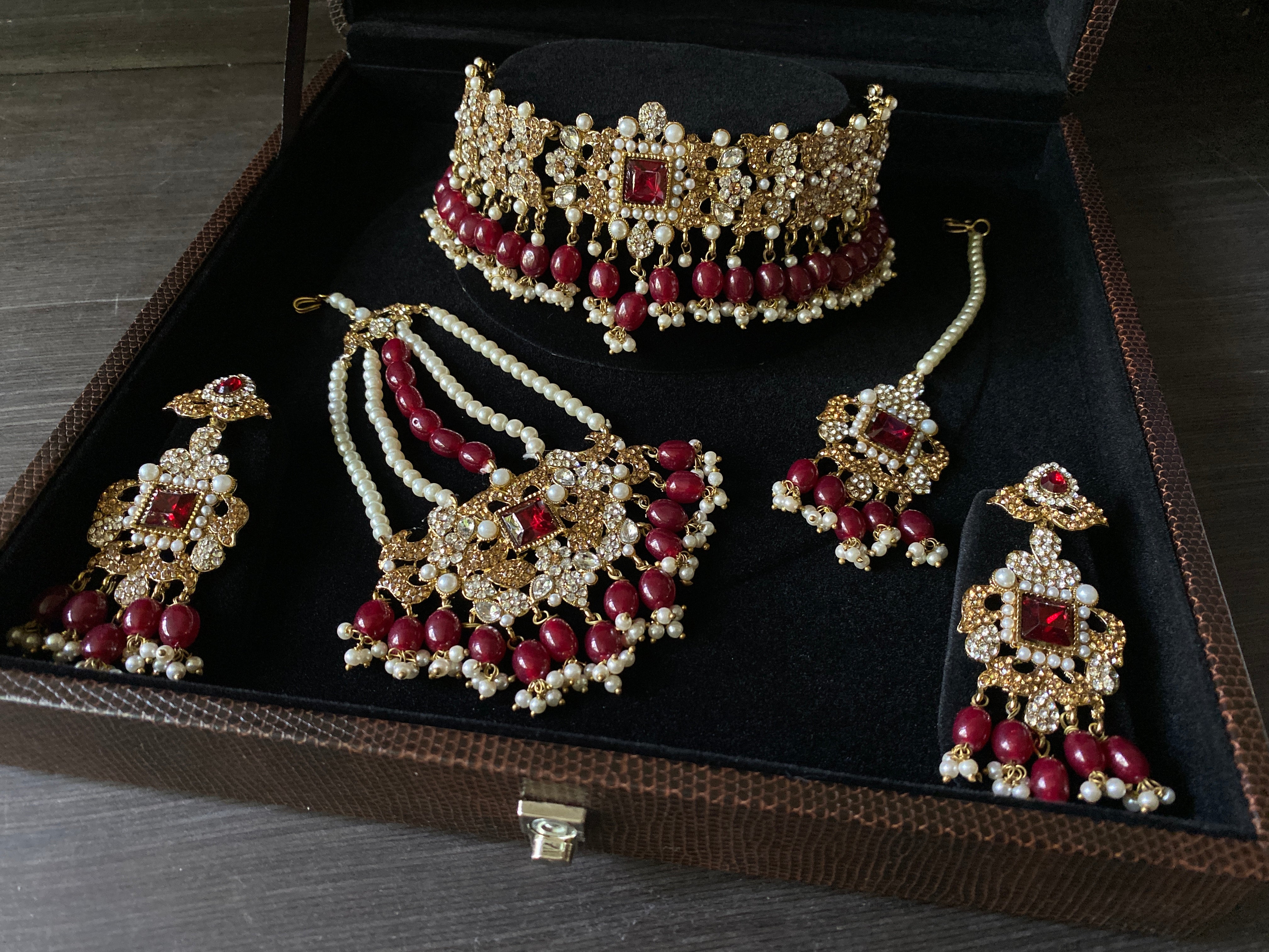 Harleen Choker Set