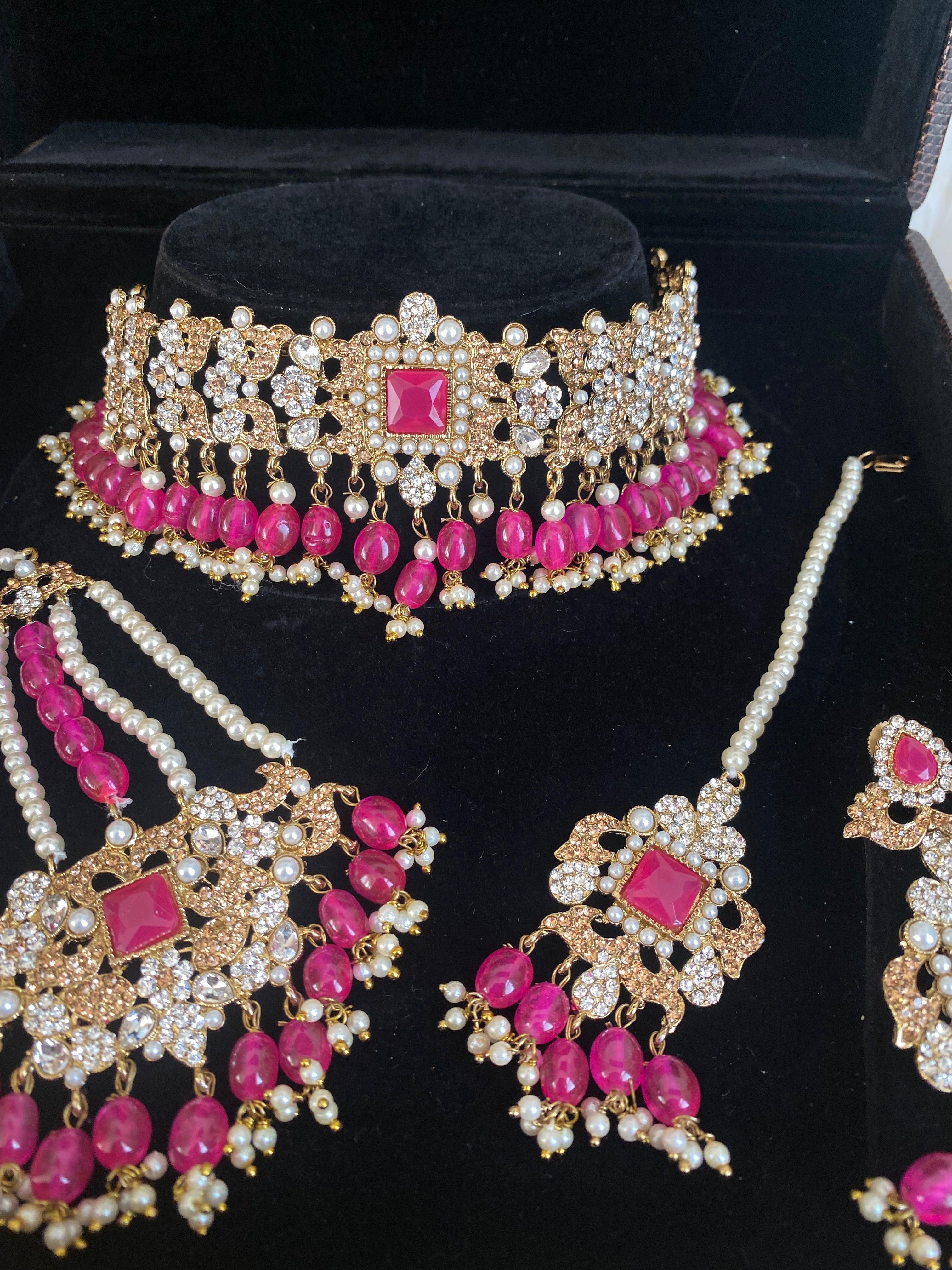 Harleen Choker Set