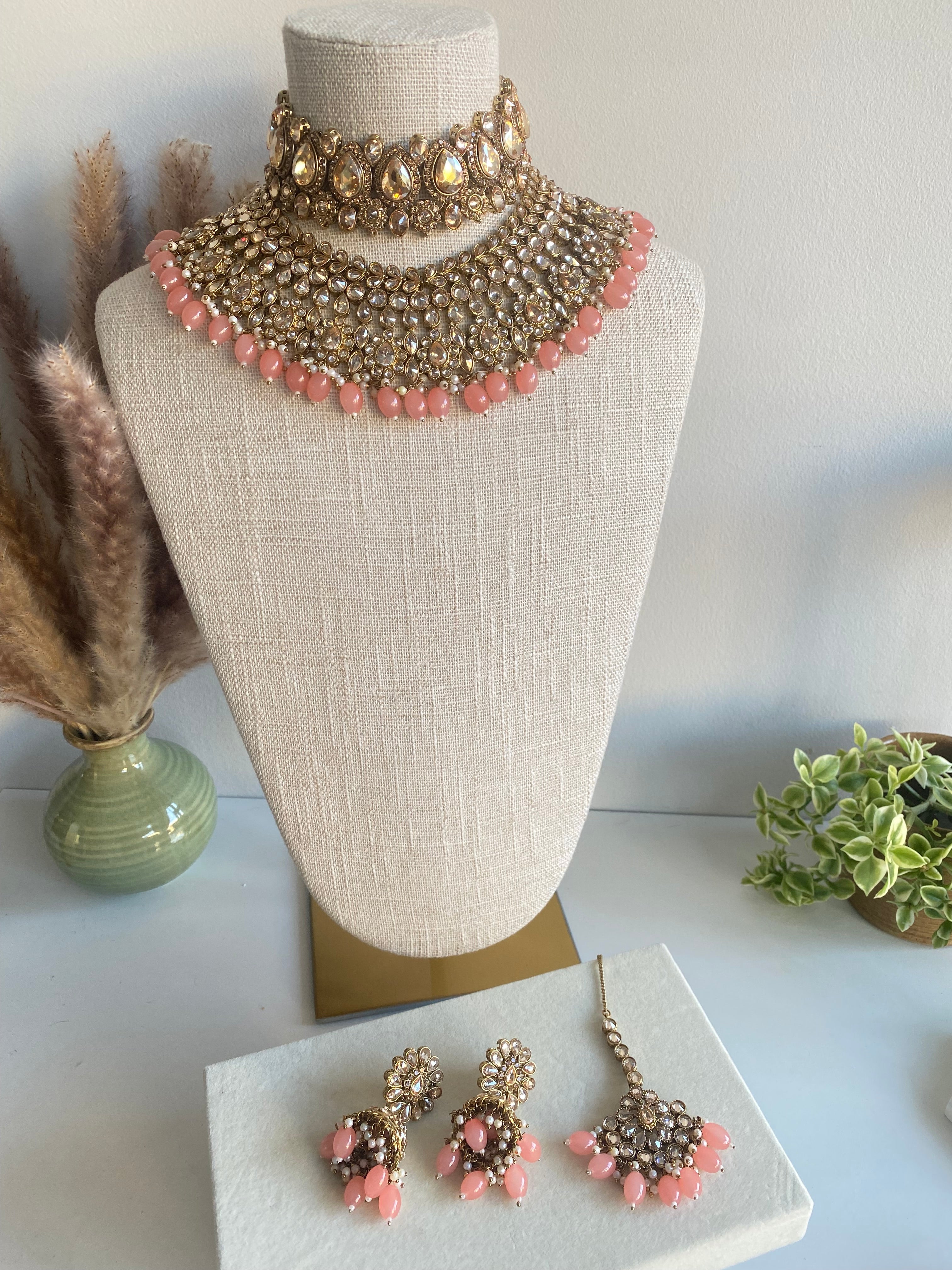 The Lily Necklace Set