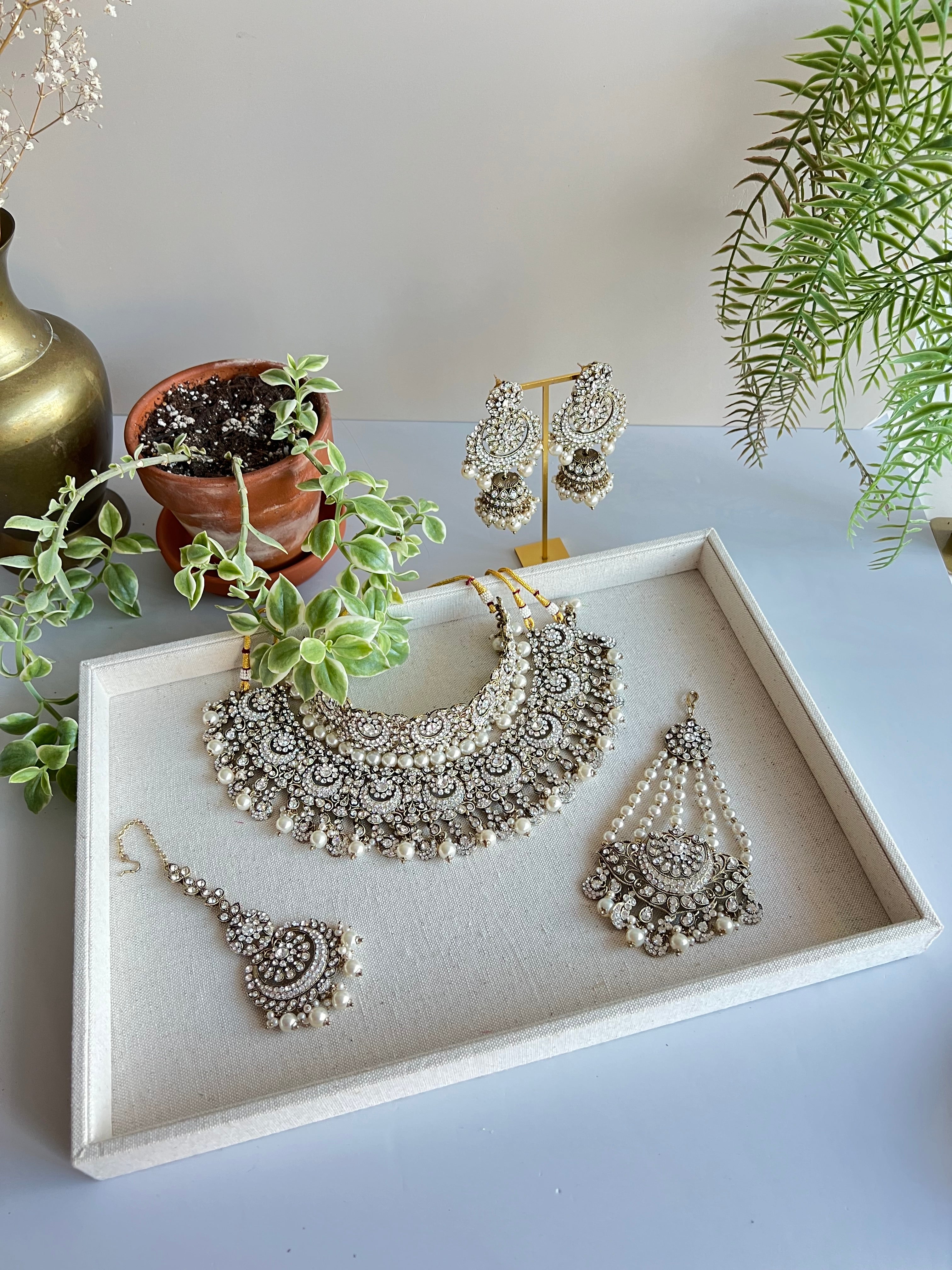 The Zenia necklace set