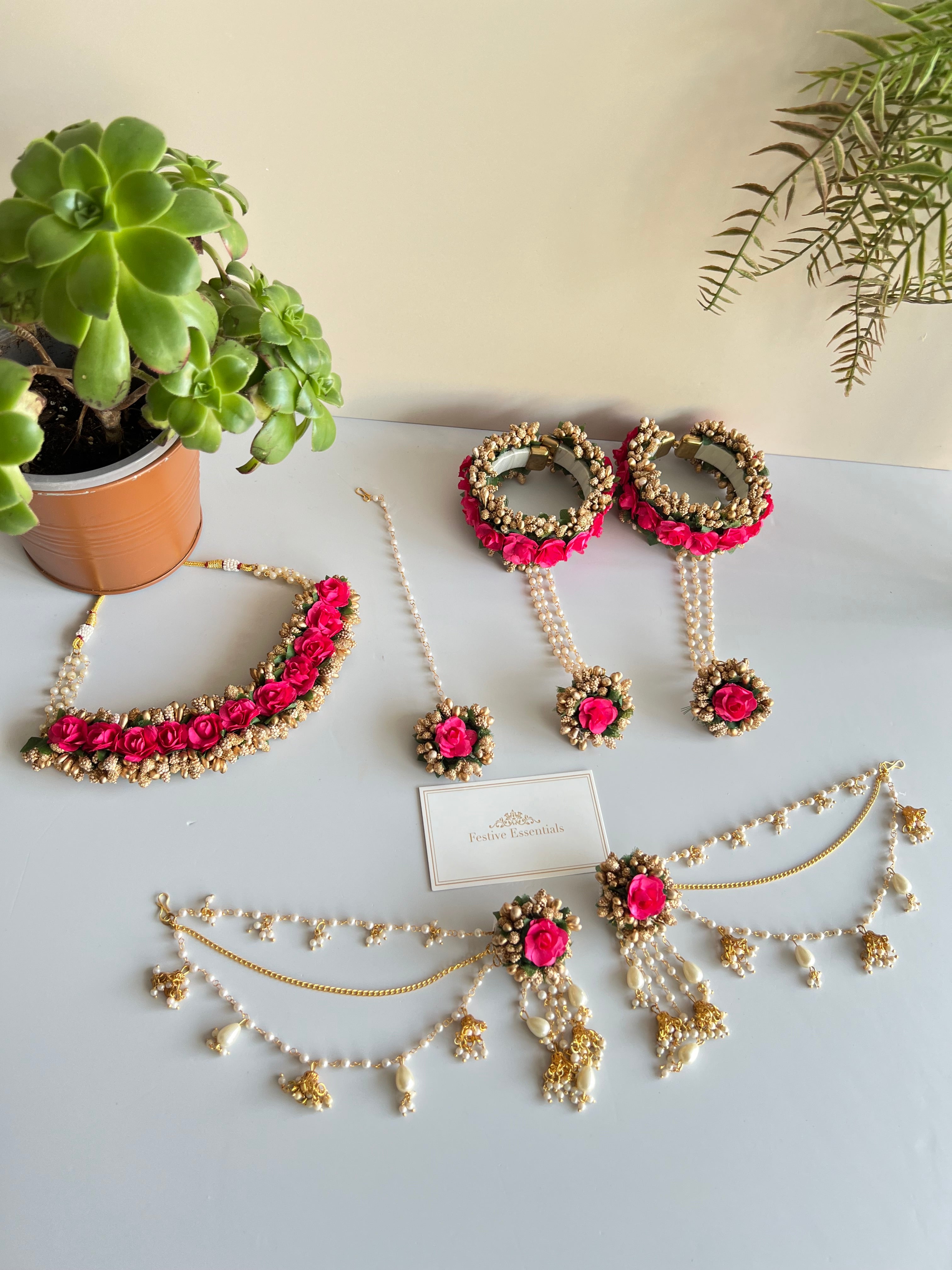 Jasleen Floral Choker Set