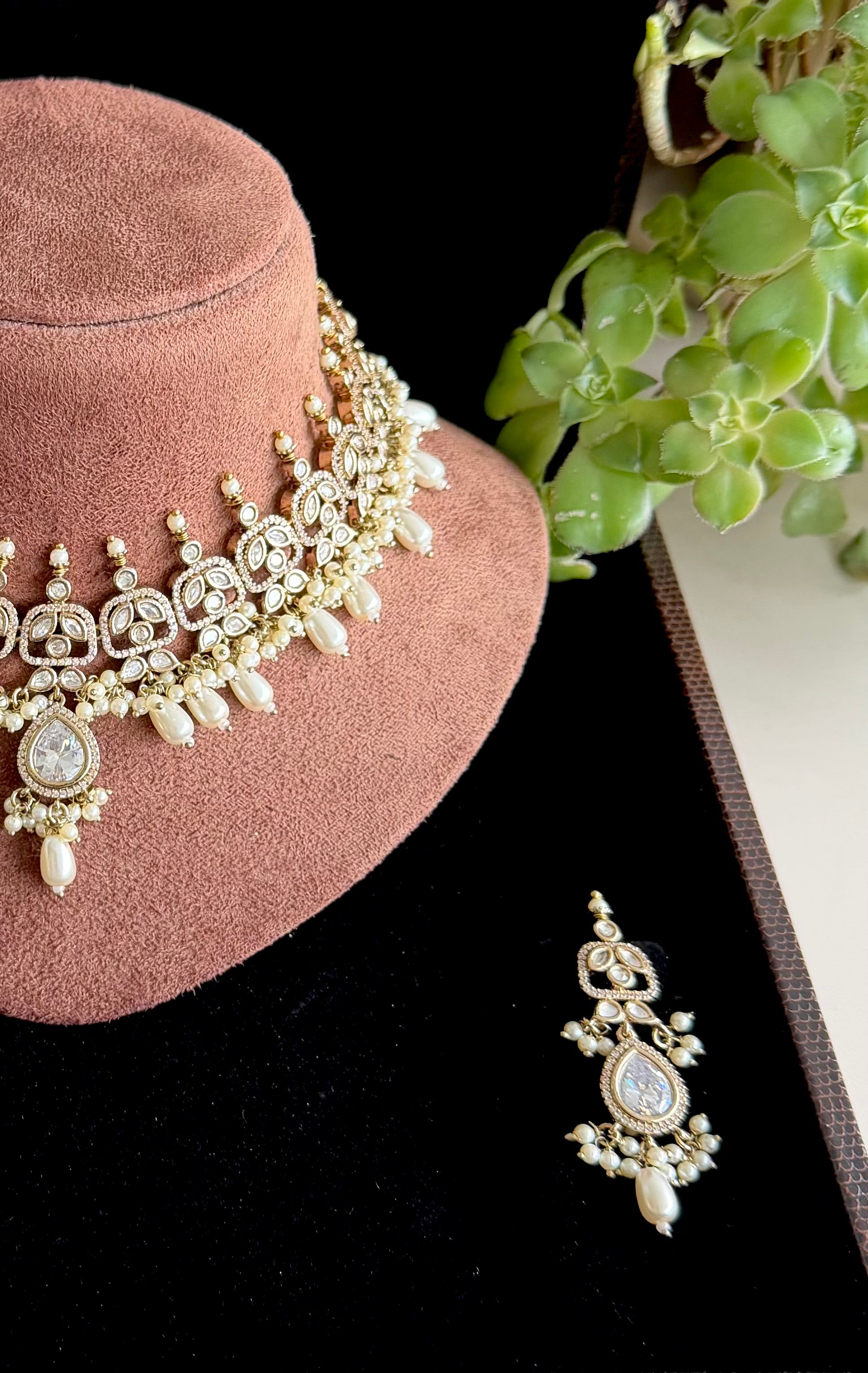 Giti bib necklace set