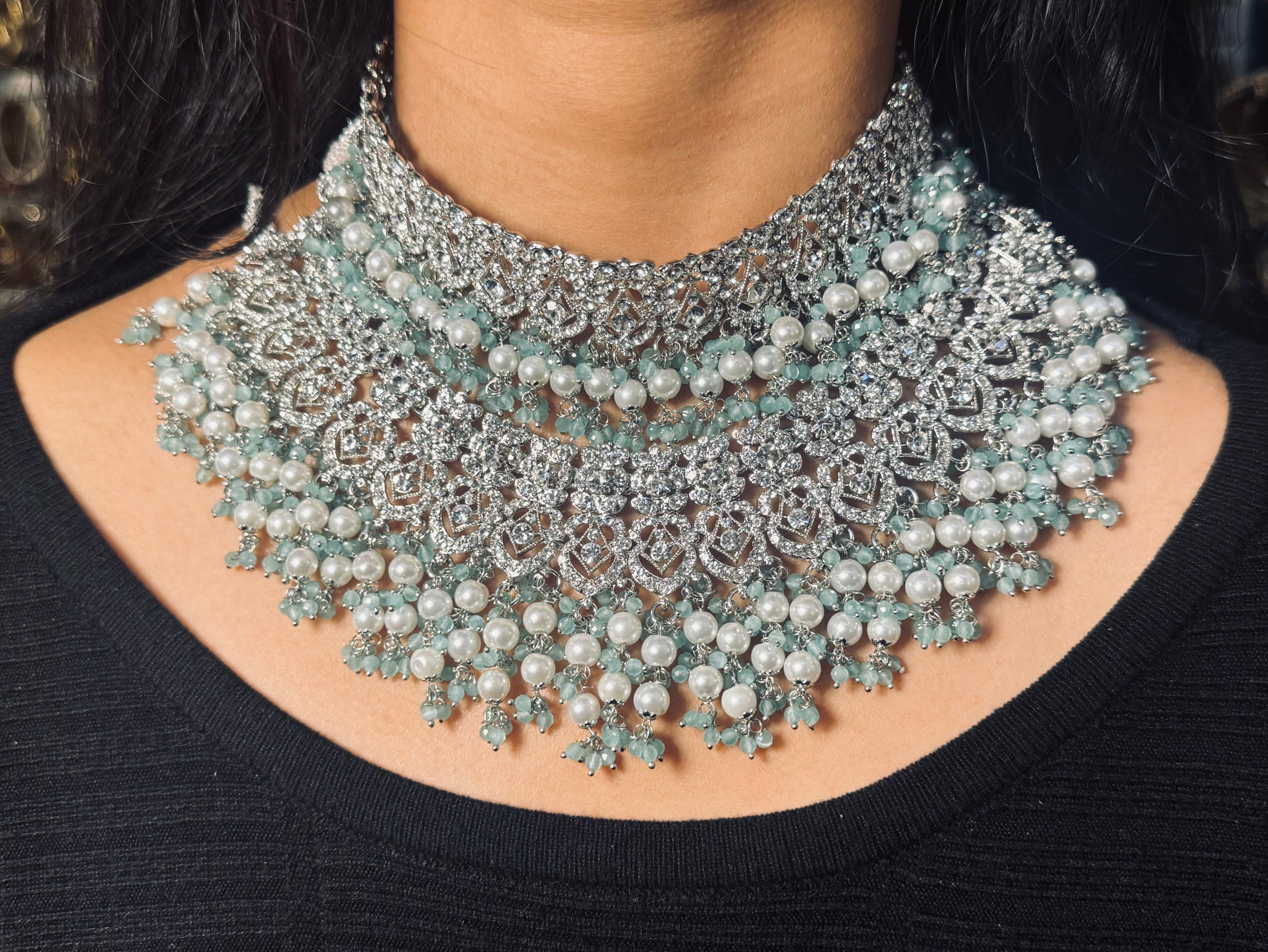 The Fari necklace set