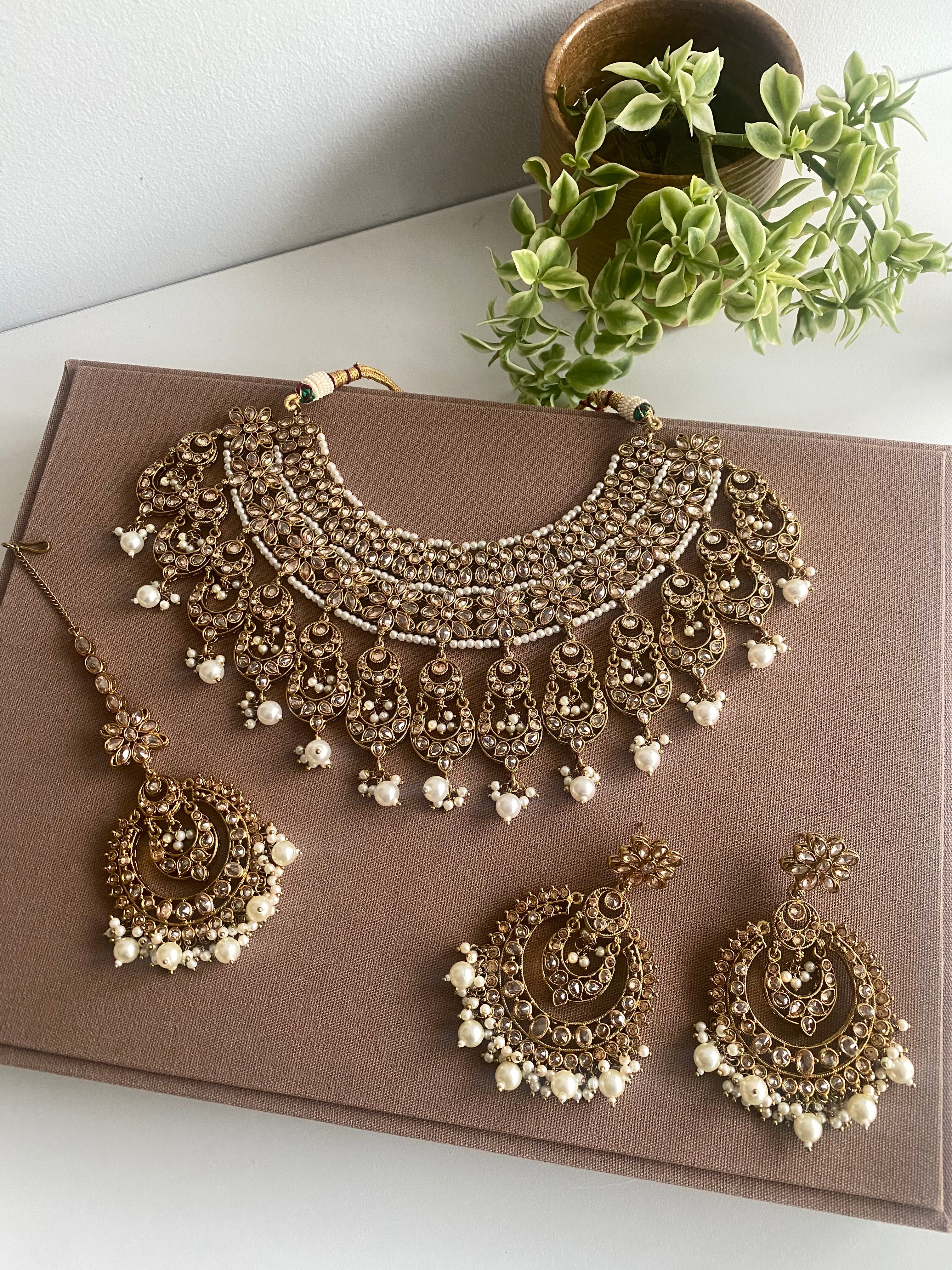 Raha necklace set