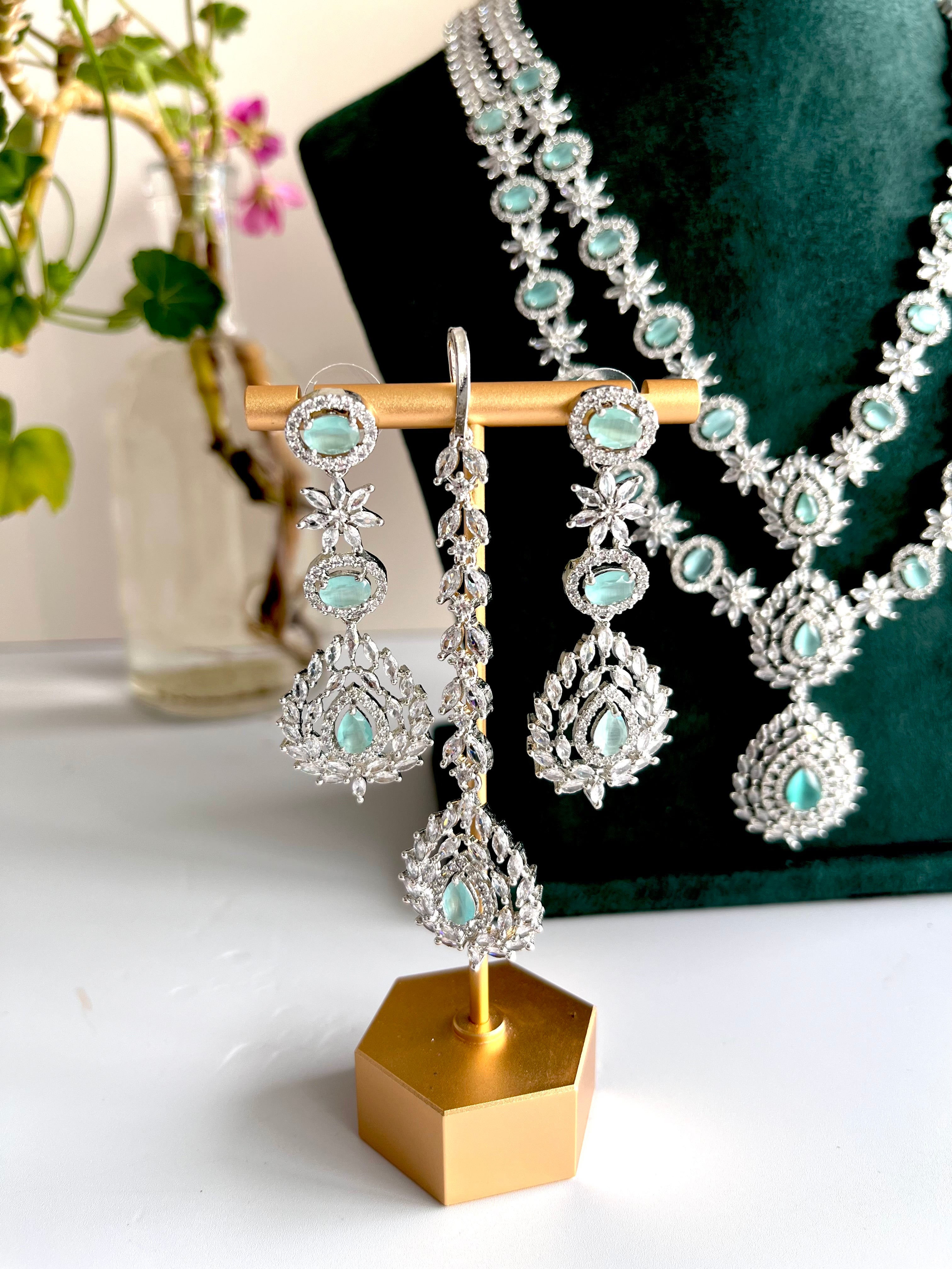 Aradhana Necklace Set