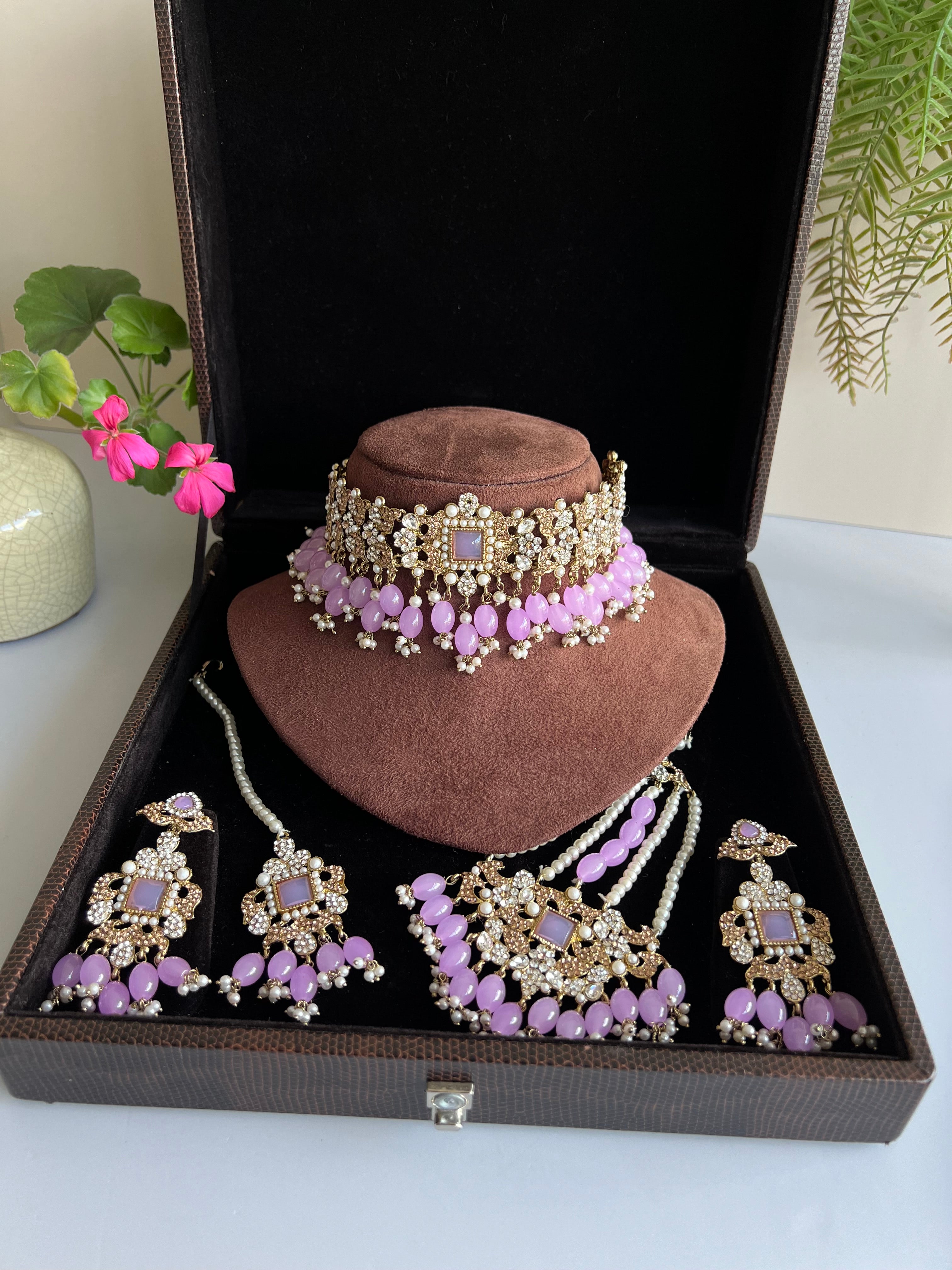 Harleen Choker Set