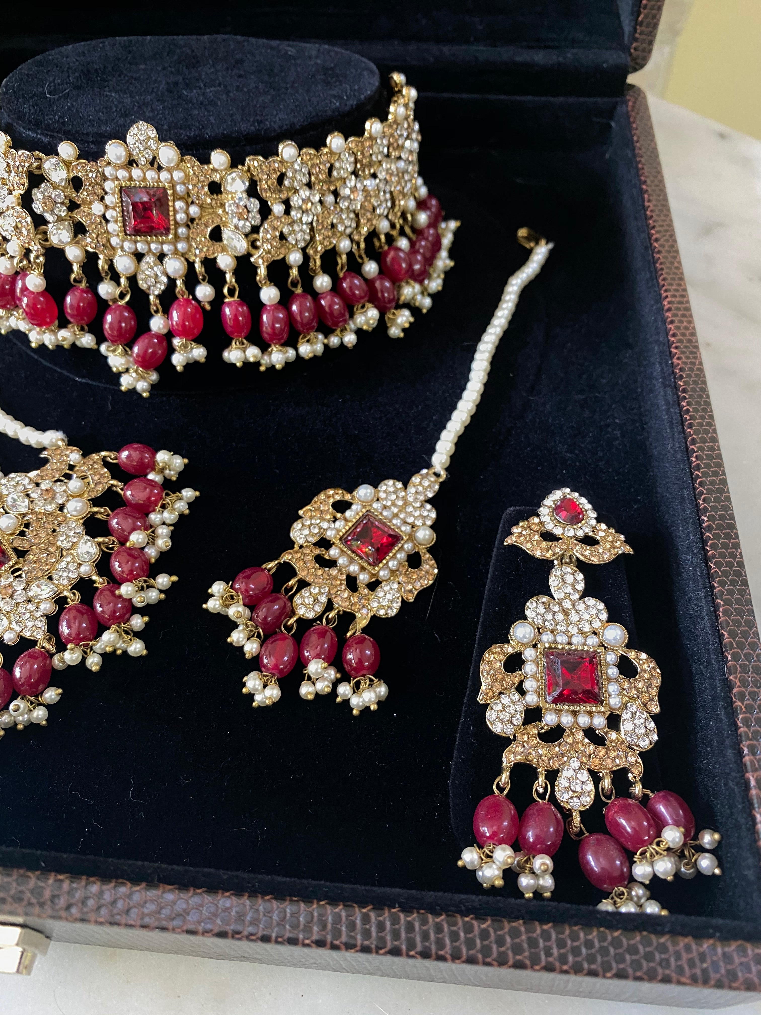 Harleen Choker Set