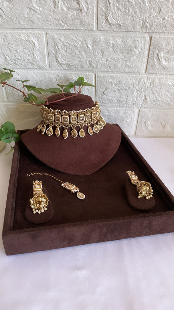 Shonali Choker Set