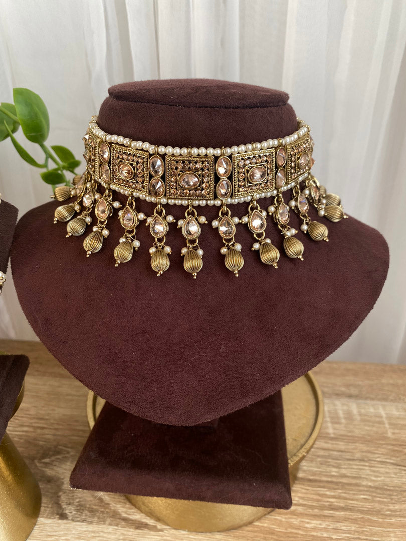 Reeva Choker set