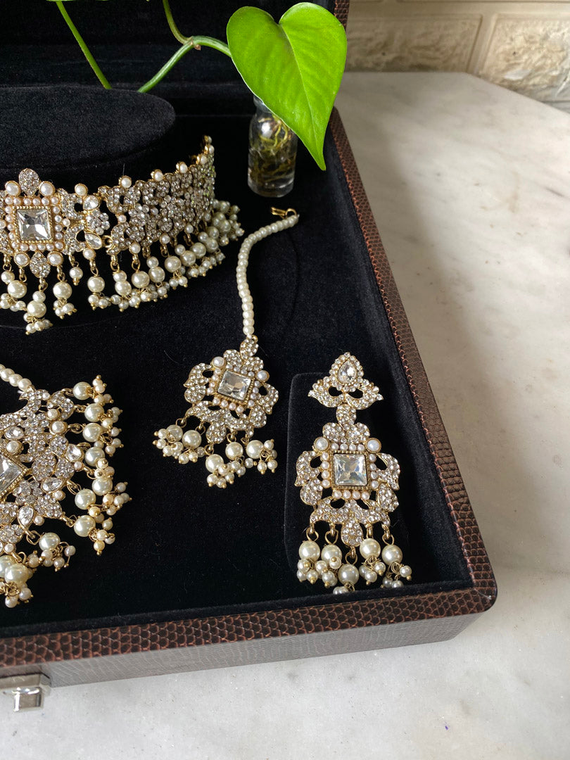 Harleen Choker Set