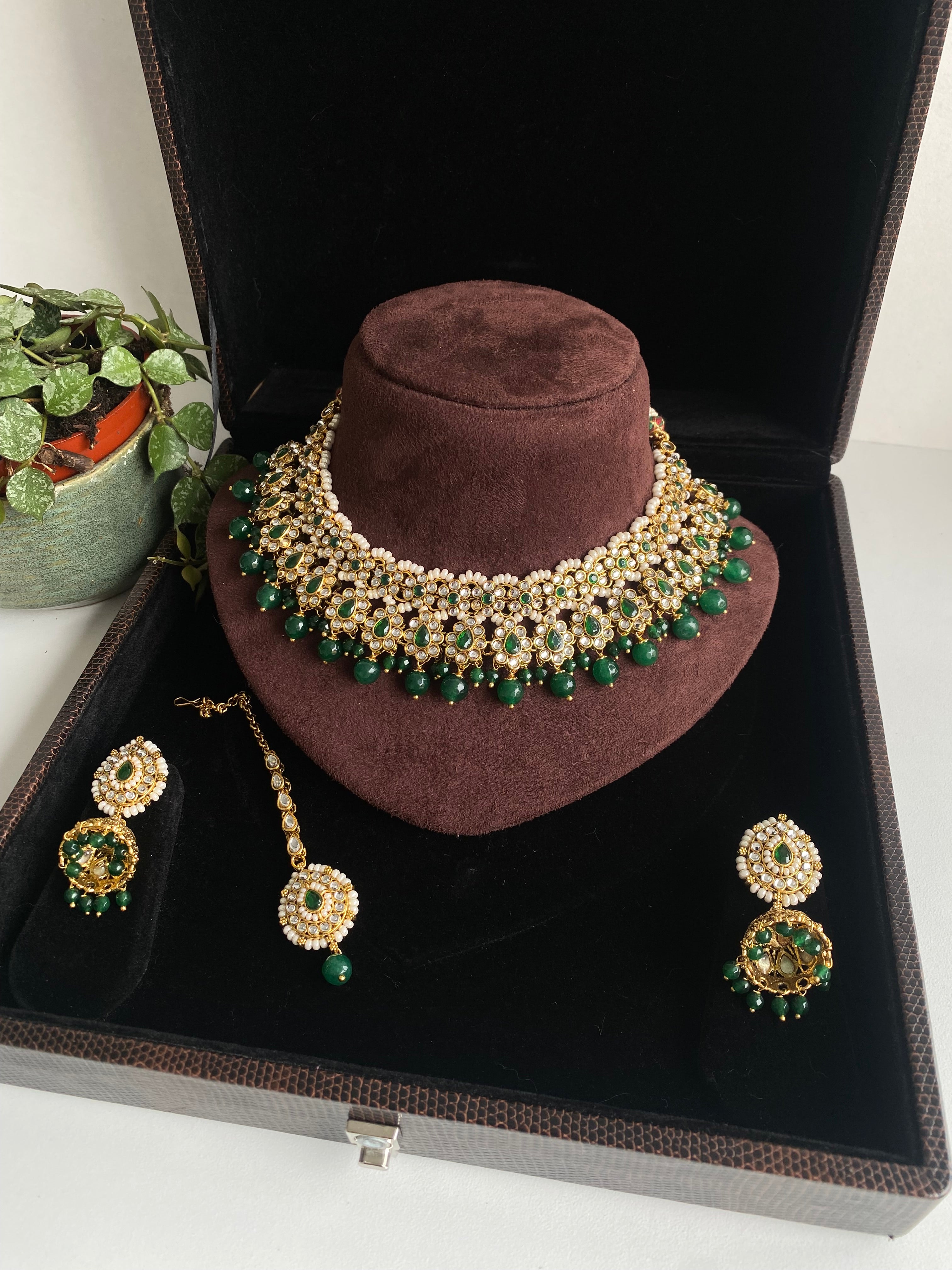 Divya Kundan Set