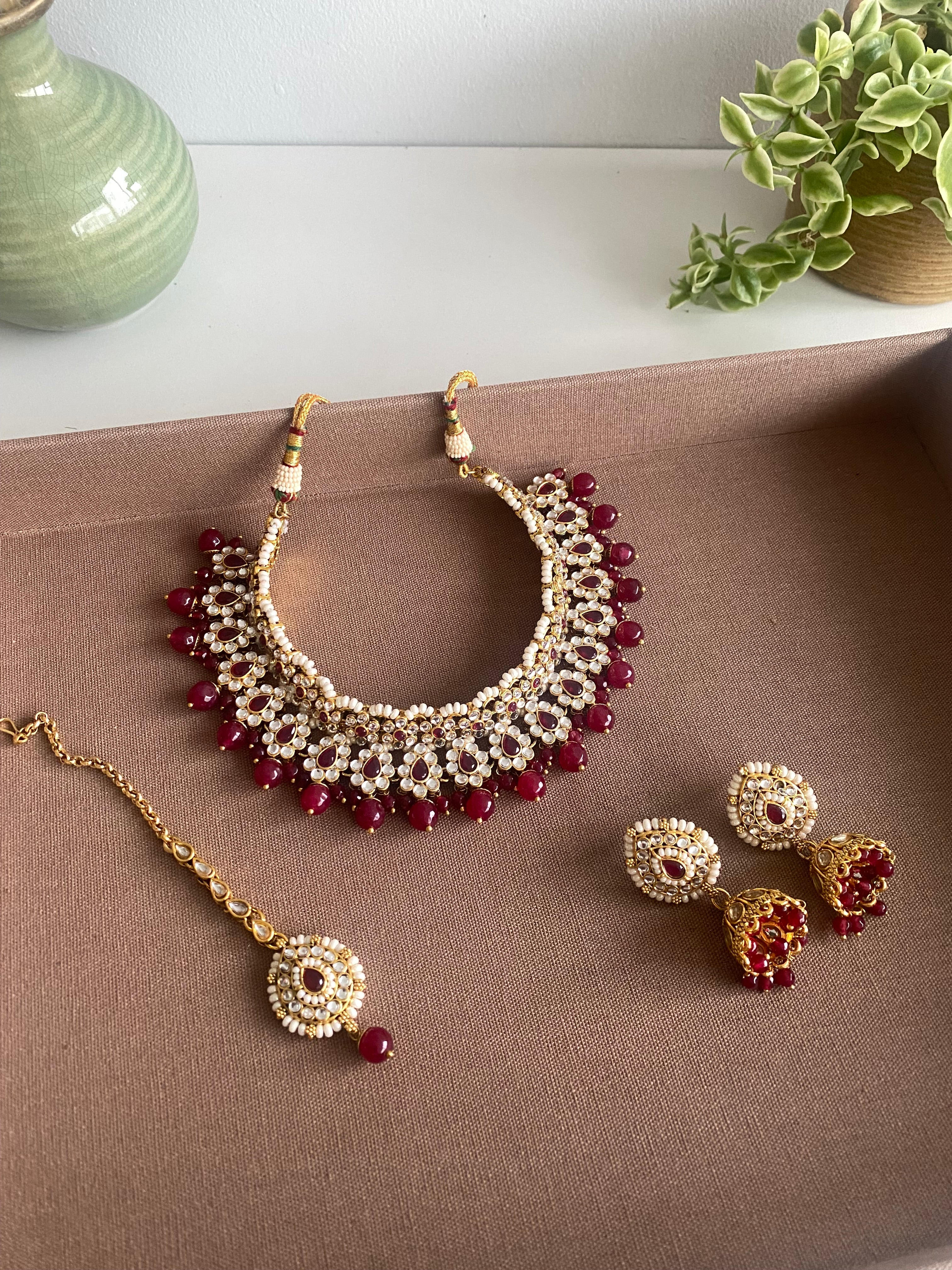 Divya Kundan Set