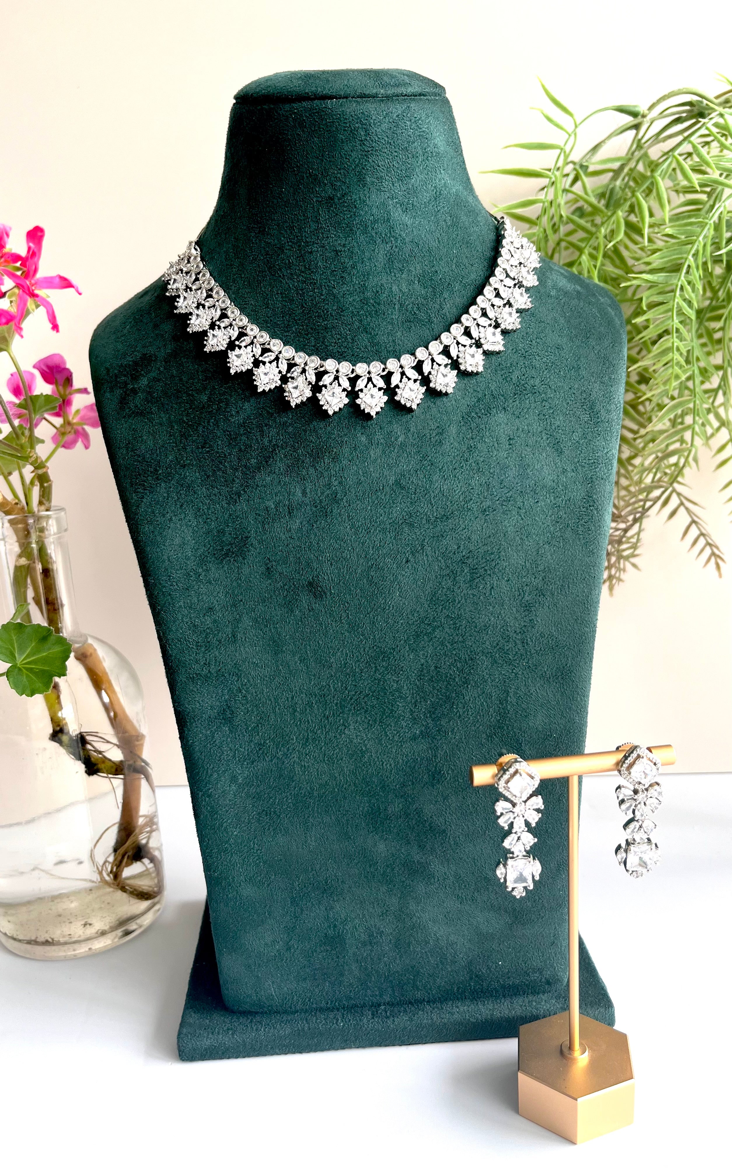 Naika Necklace Set