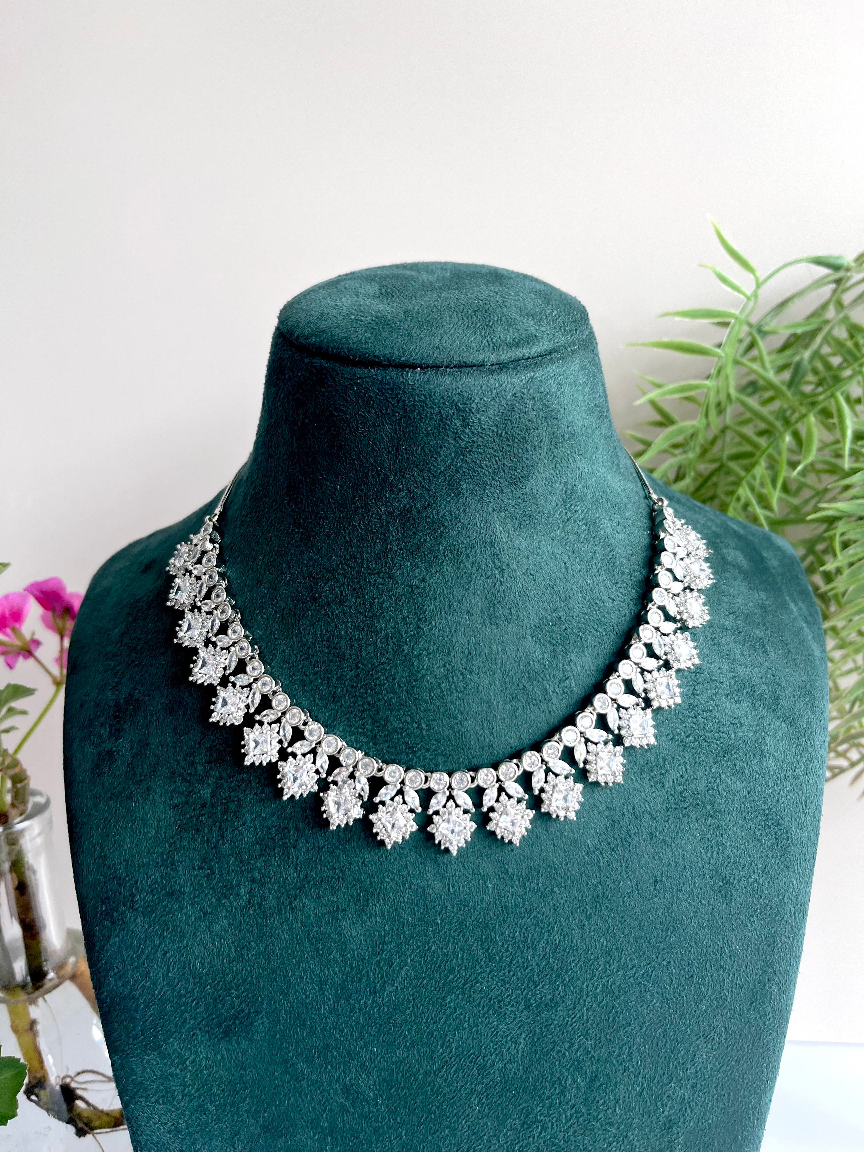 Naika Necklace Set