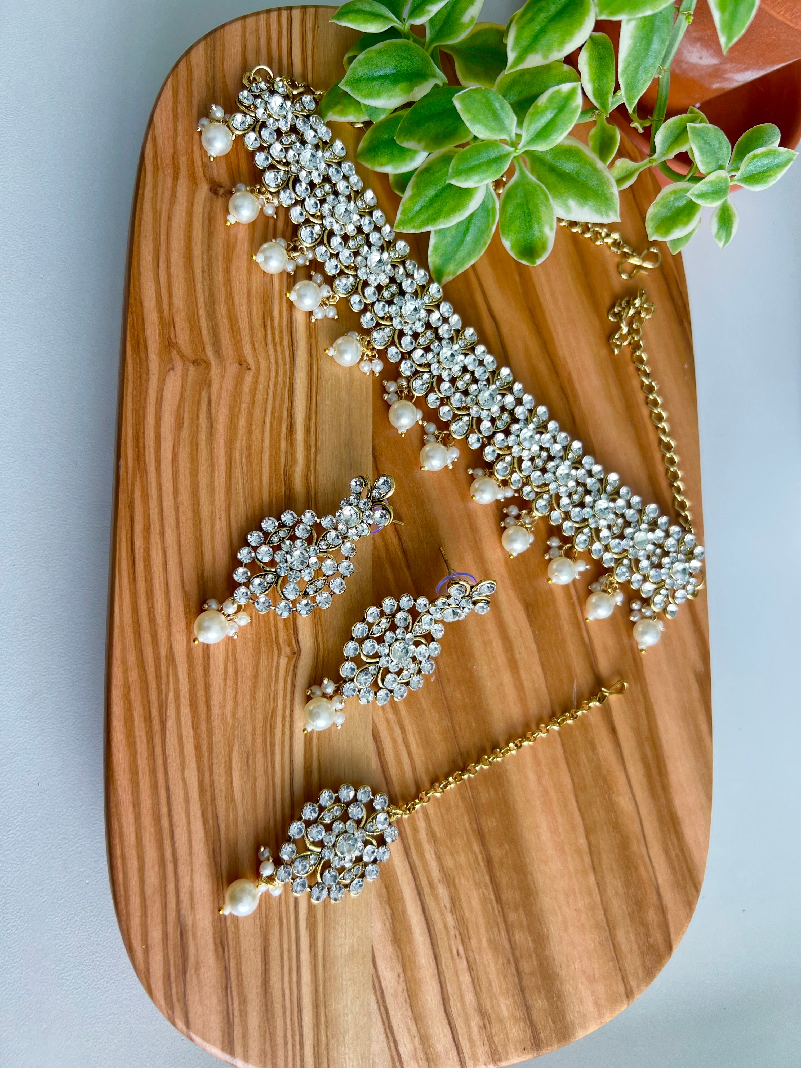 Urvi choker set