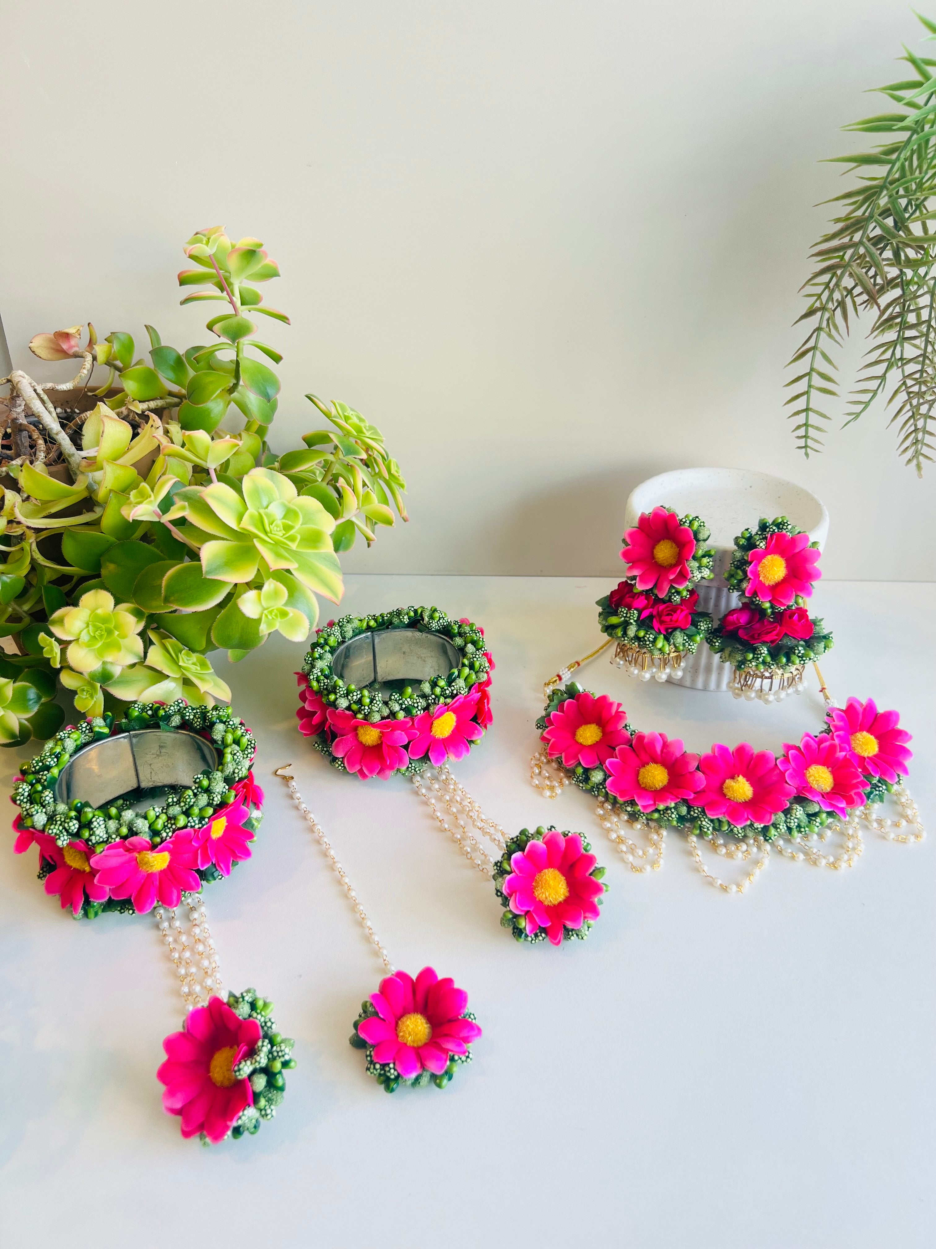 Taqmina Floral Set