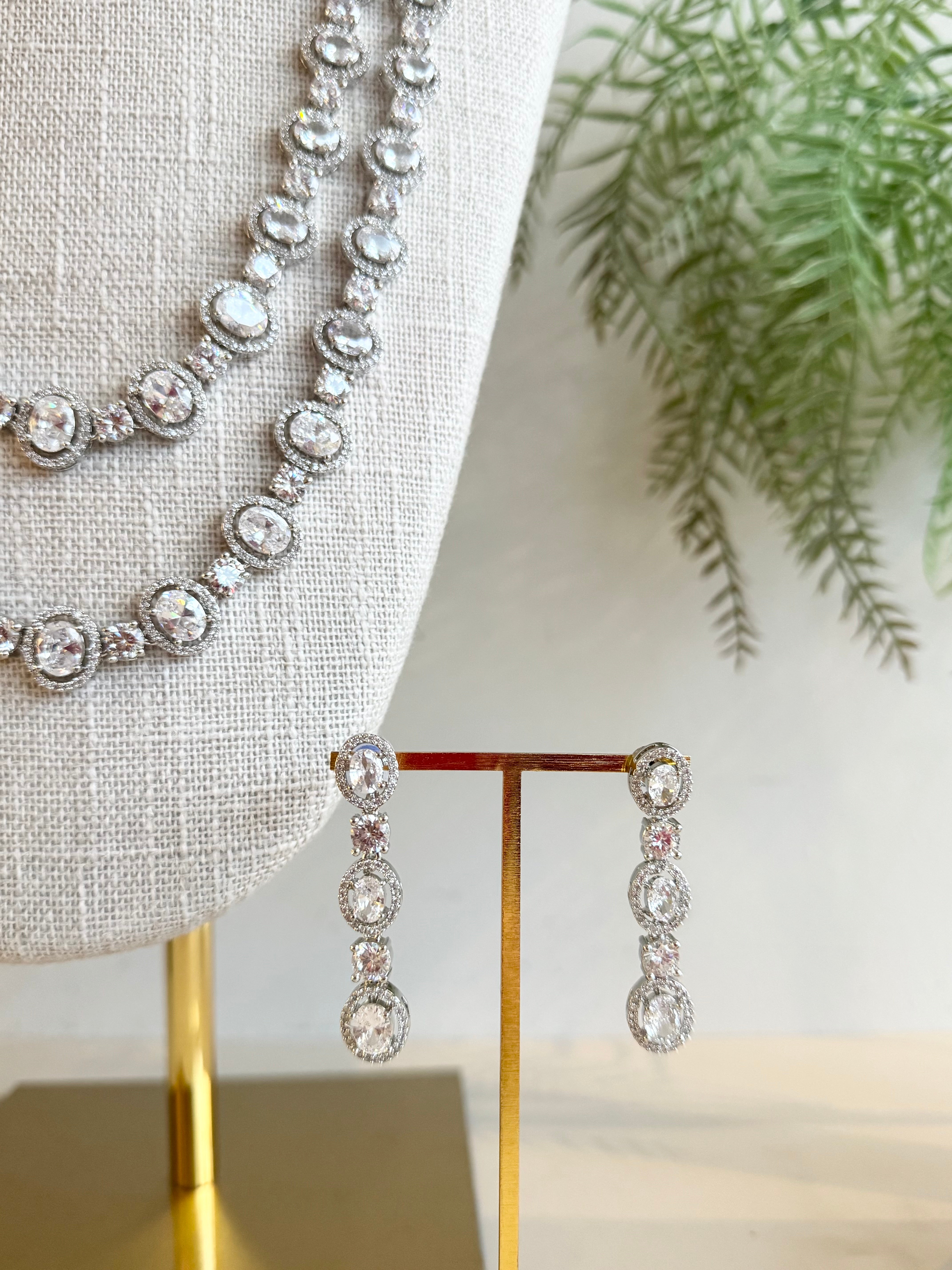 Bedipta long necklace set