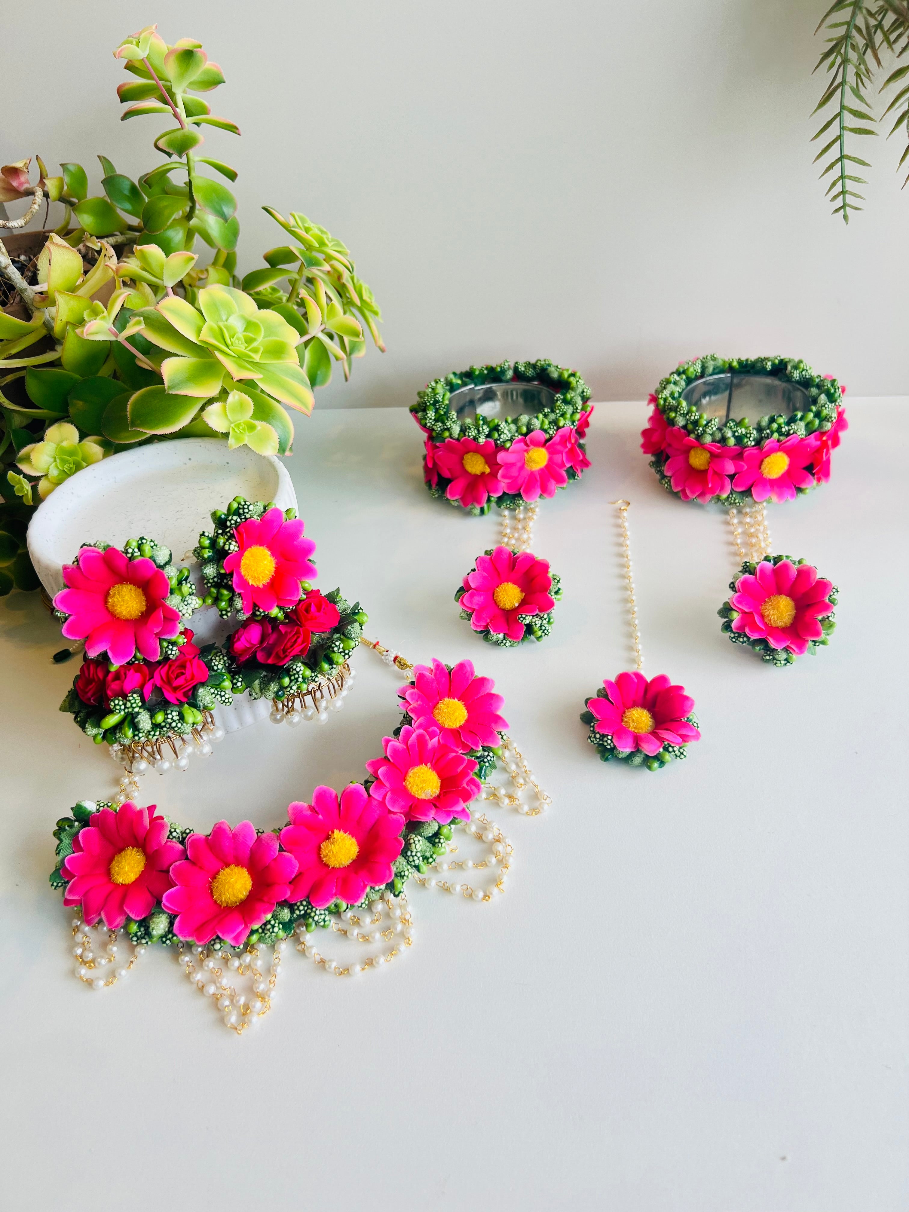 Taqmina Floral Set