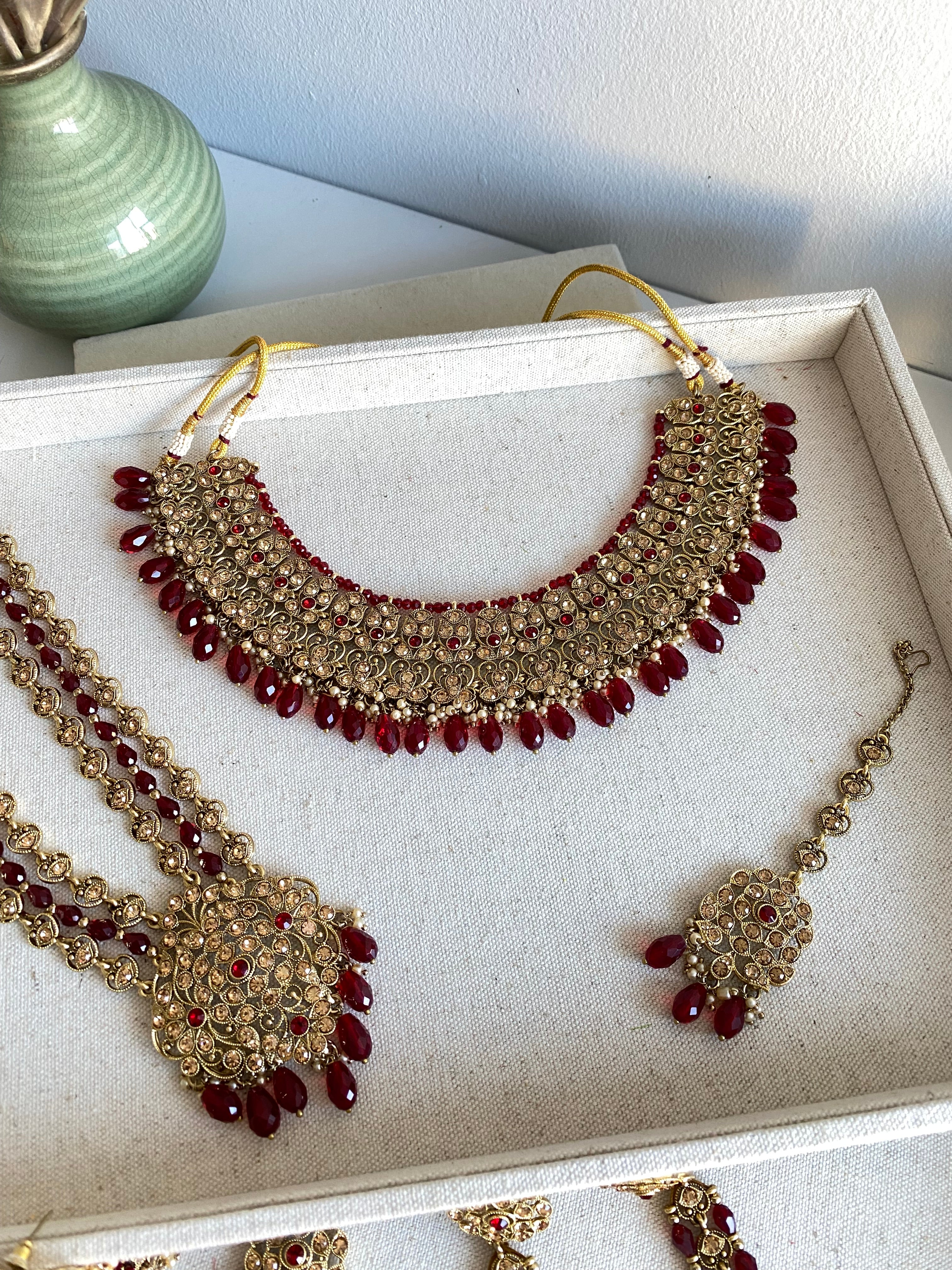 Festive Essentials - Introduces the Amira Bridal Necklace, a stunning piece with an antique gold or silver base and exquisite Polki stones adorned with captivating color beads. Don't see the color you like? Contact us on whatsapp at +1(313)727.1045 for custom options.