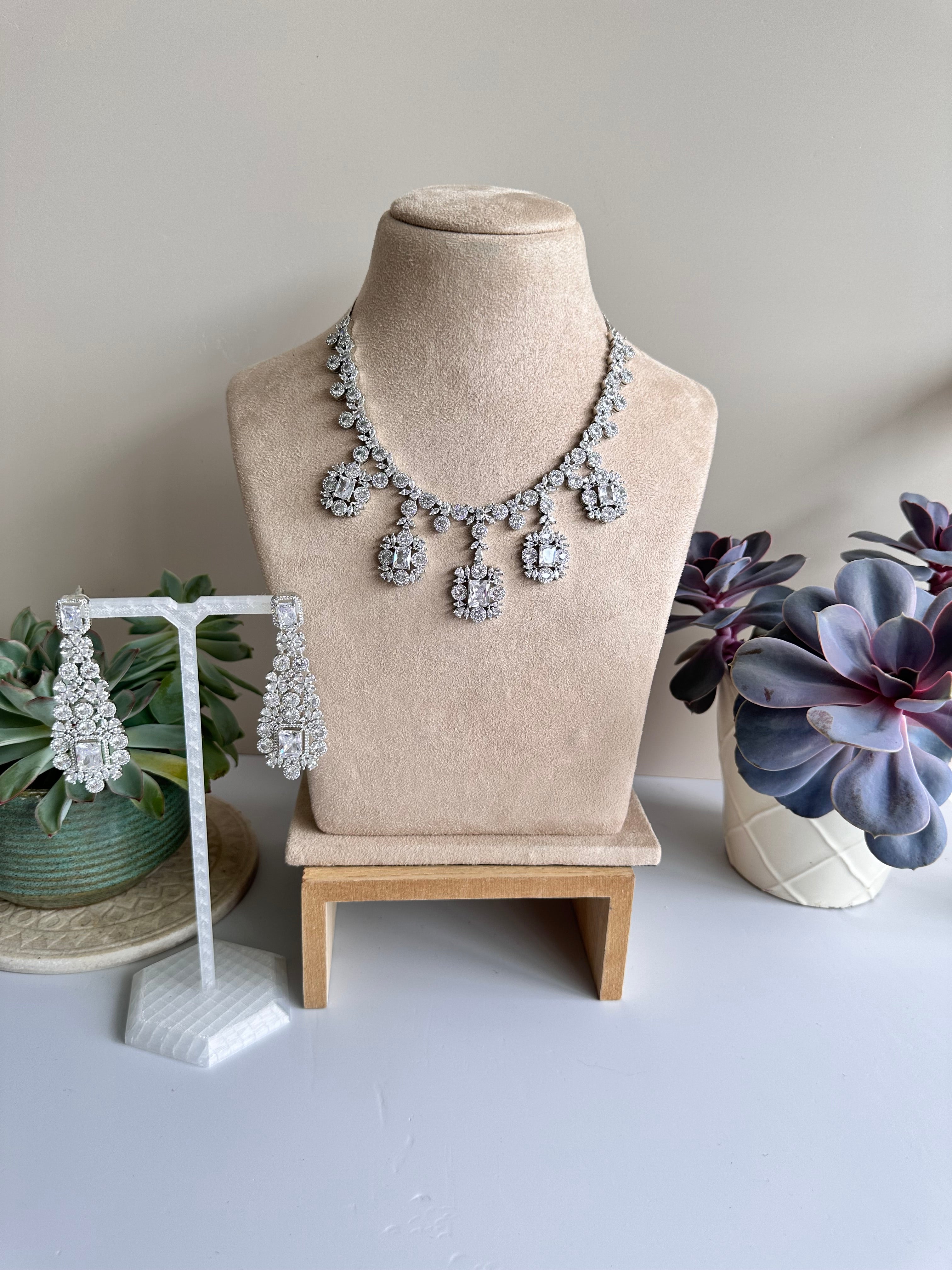 Alam Necklace Set