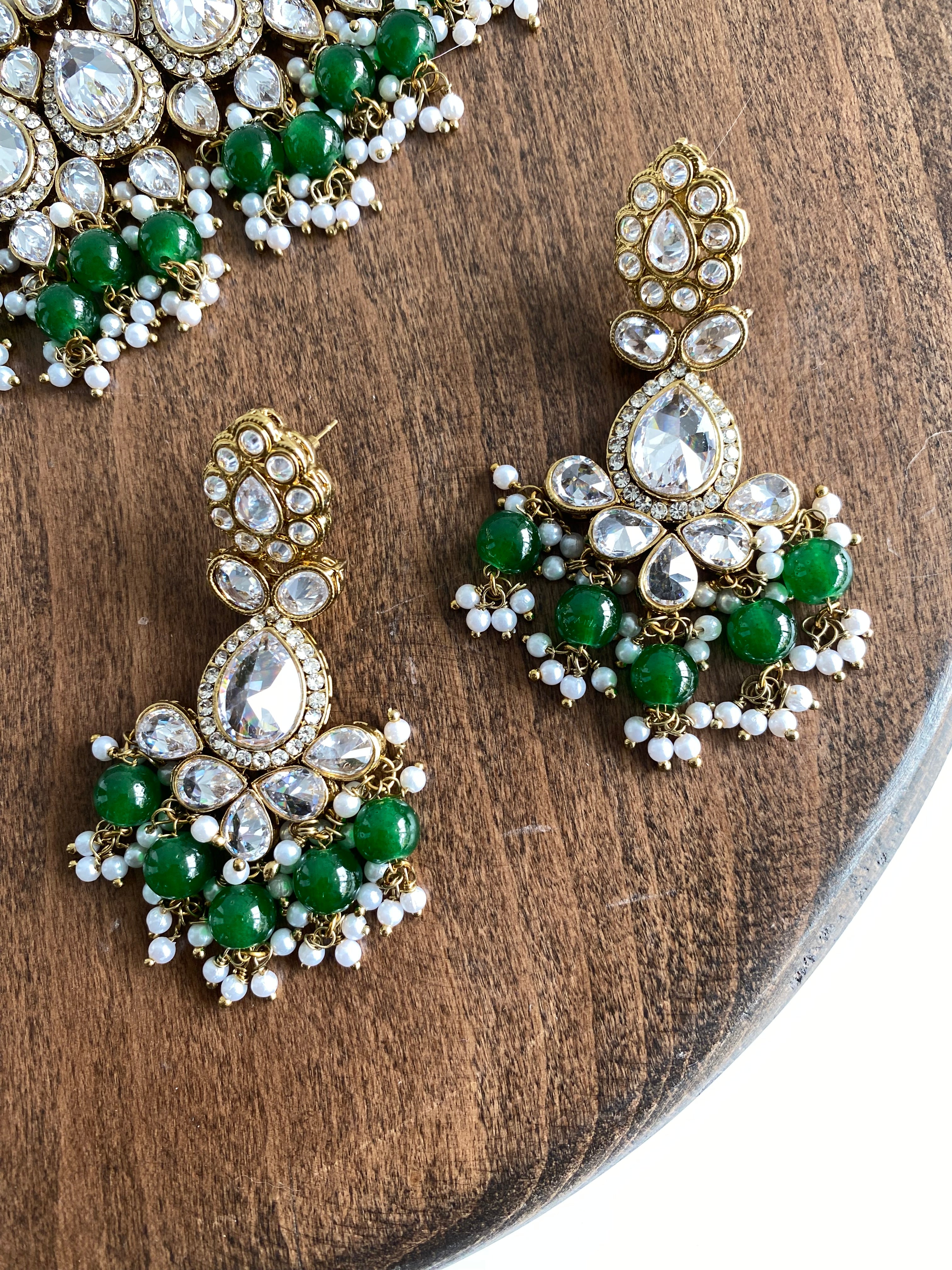 Nilu Necklace Set
